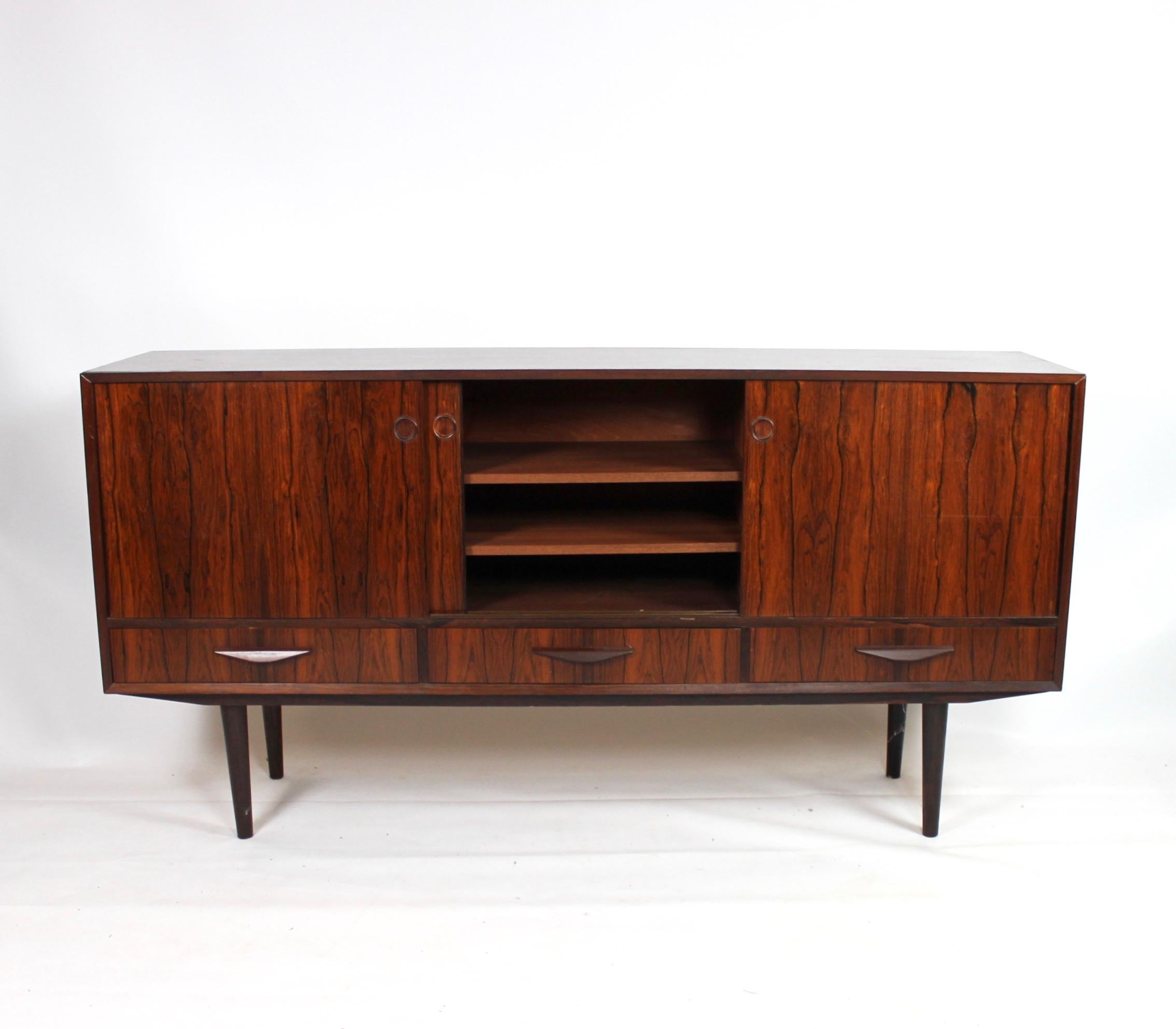 Sideboard in rosewood of Danish design from the 1960s and in great vintage condition.