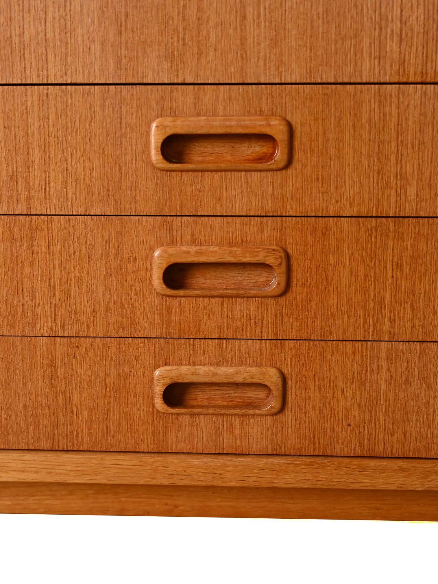 Oak sideboard with drawers 4