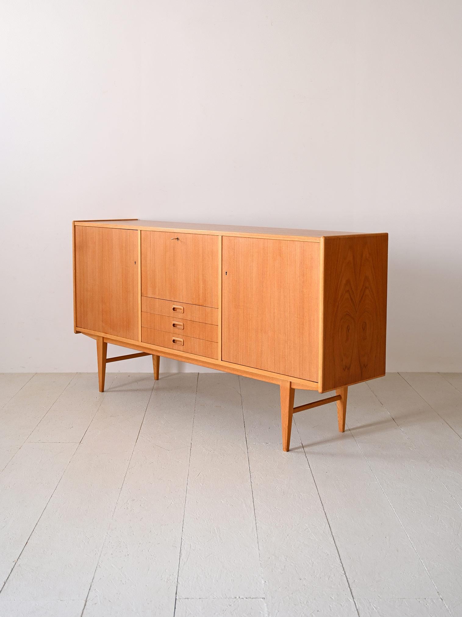 Mid-20th Century Oak sideboard with drawers