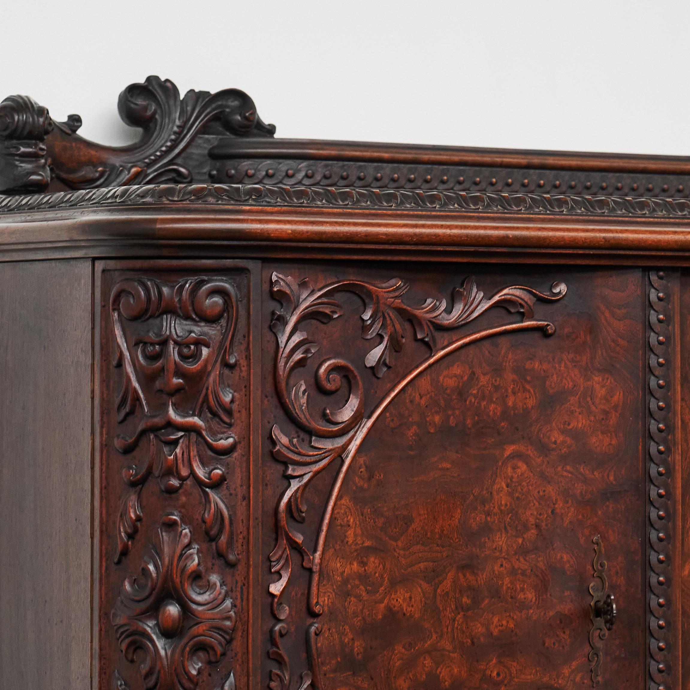 Sideboard in Solid Carved Wood and Walnut Burl 1940s In Good Condition For Sale In Tilburg, NL