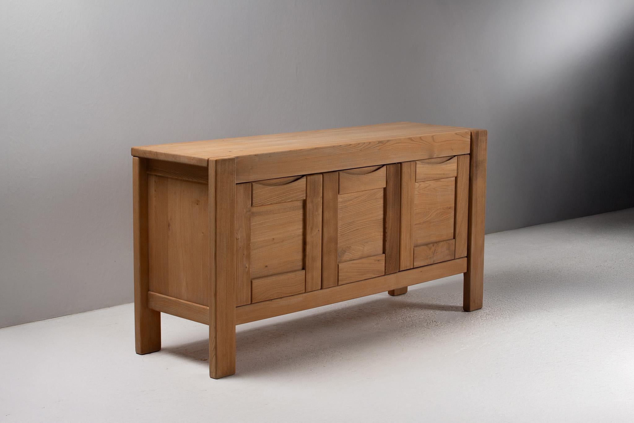 Francese Credenza in olmo massiccio di Maison Regain, Francia, anni '70 in vendita