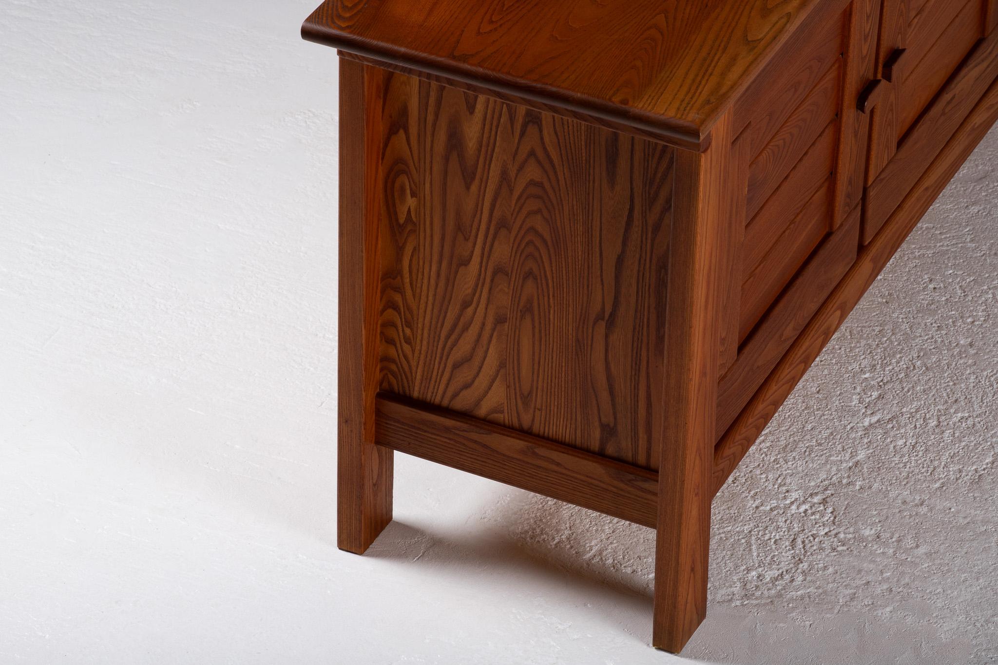 Buffet en orme massif, Maison Regain, France, 1970 en vente 2