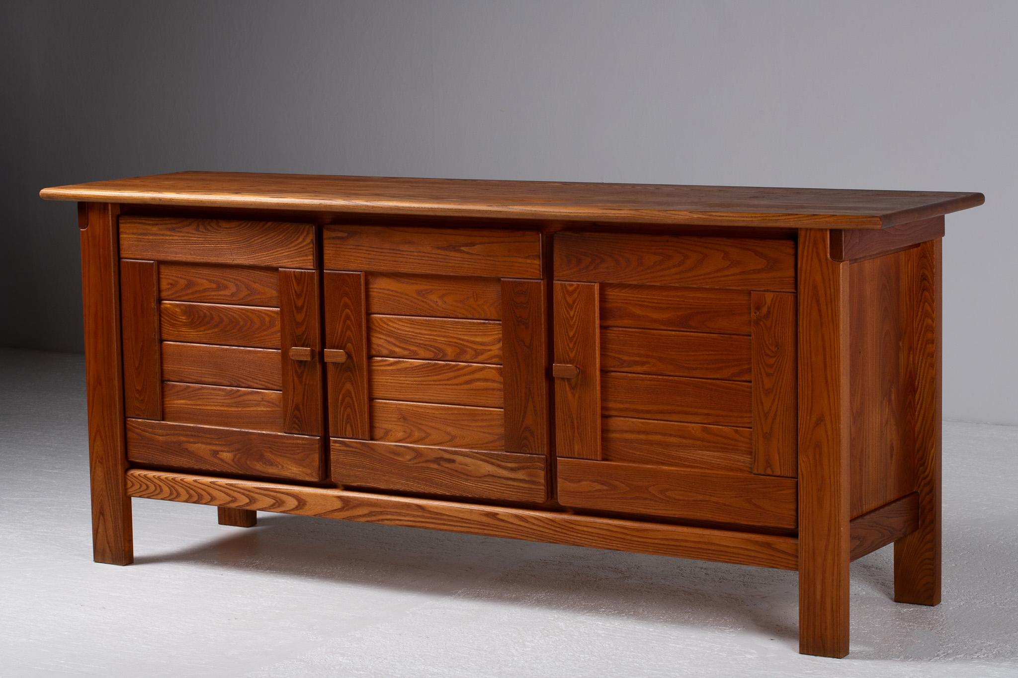 Sideboard in Solid Elm, Maison Regain, France, 1970 For Sale 4