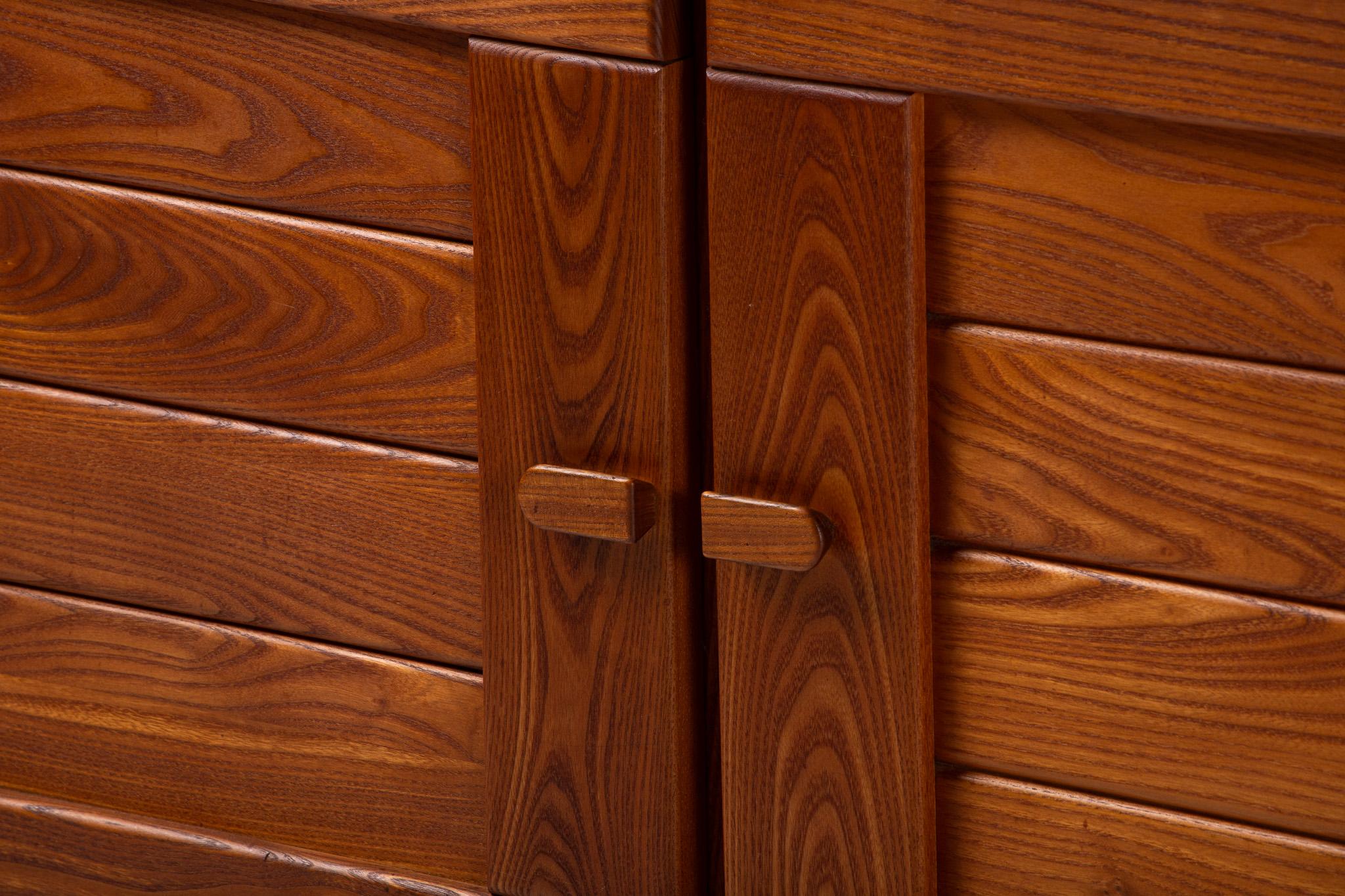 Sideboard in Solid Elm, Maison Regain, France, 1970 In Good Condition For Sale In Kaštel Sućurac, Splitsko-dalmatinska županija
