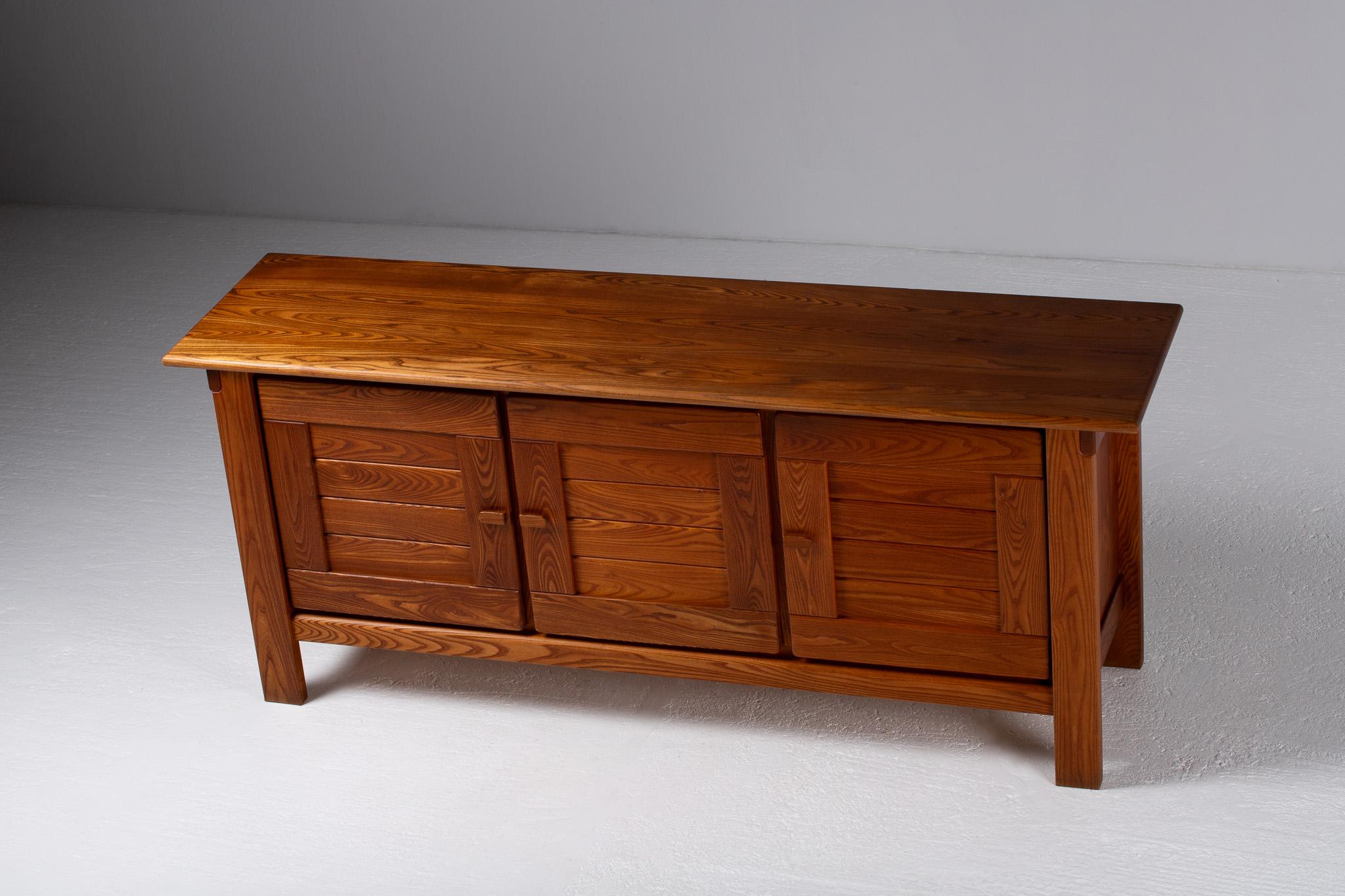 Sideboard in Solid Elm, Maison Regain, France, 1970 For Sale 2