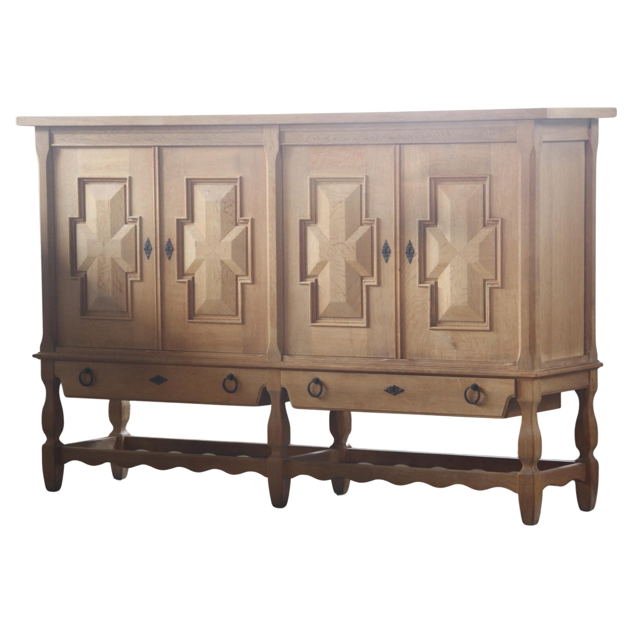 Buffet en Oak massif, style Kjærnulf, cabinet brutaliste années 1960