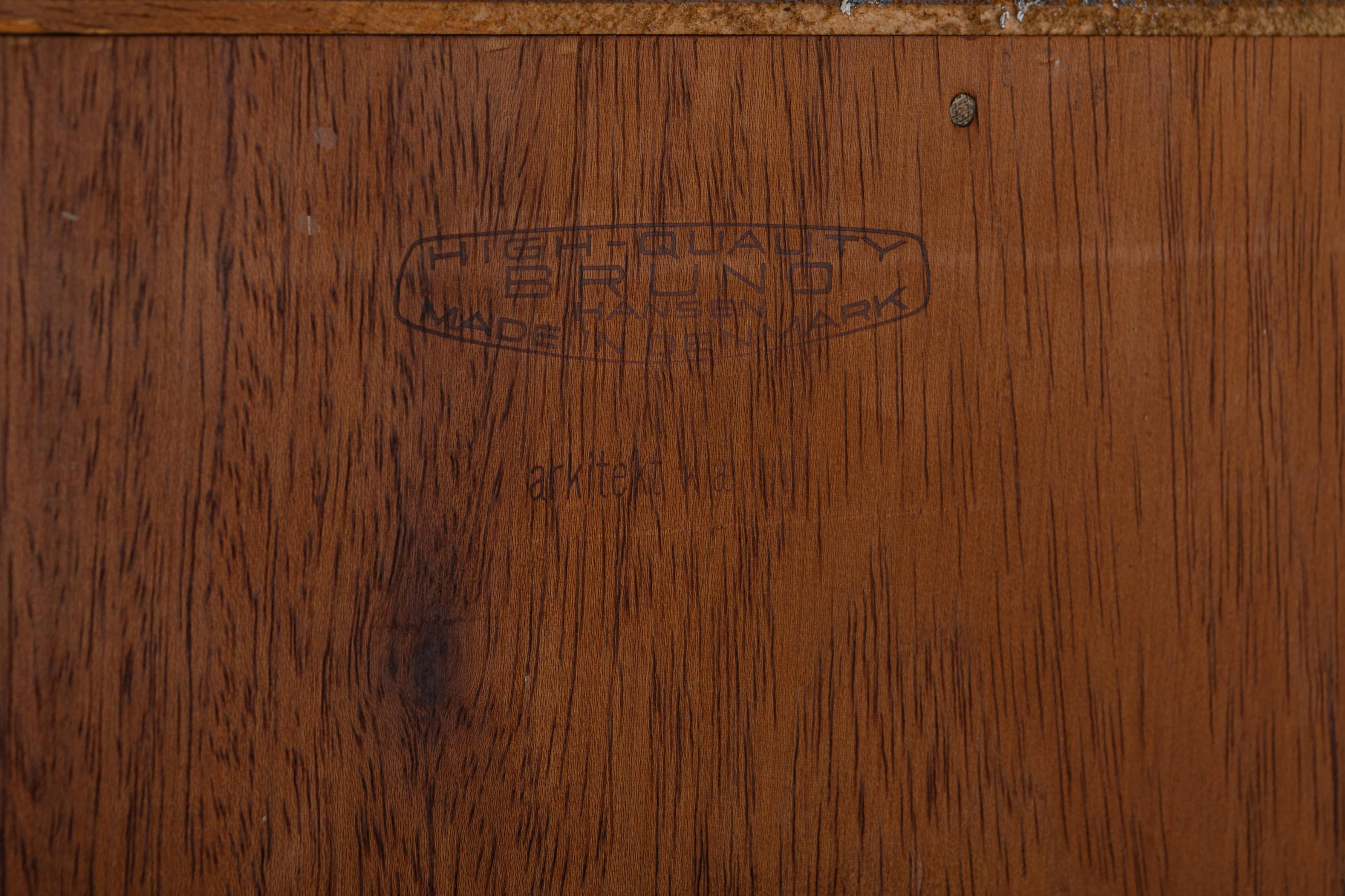 Buffet en teck et chêne de Henning Kjaernulf pour Bruno Hansen, années 1960 en vente 6