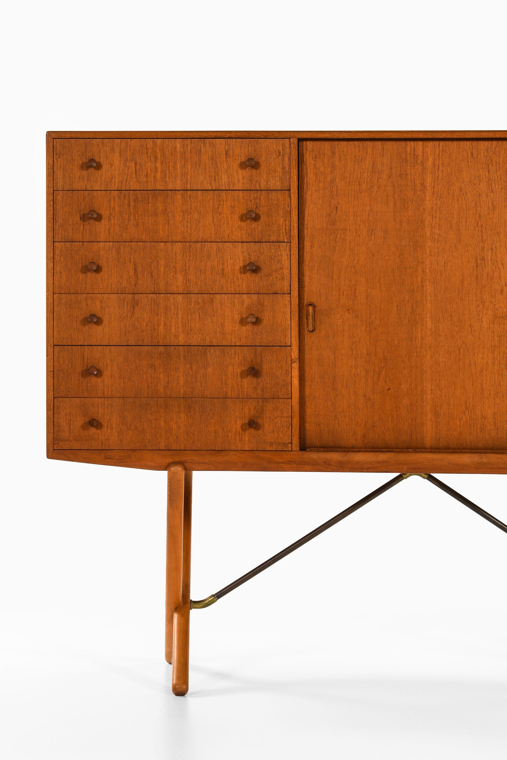 Sideboard in Teak, Beech and Brass by Hans Wegner, 1950's (20. Jahrhundert) im Angebot