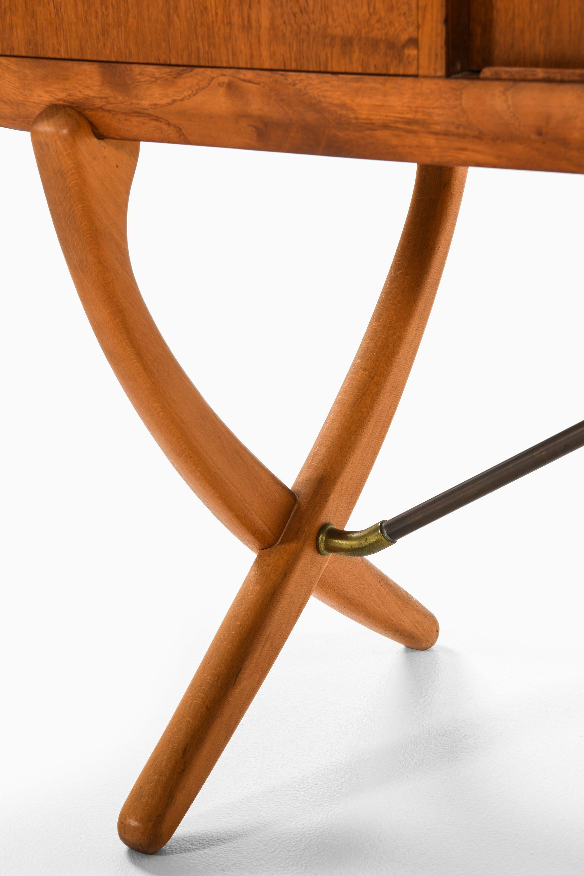 Sideboard in Teak, Beech and Brass by Hans Wegner, 1950's im Angebot 2