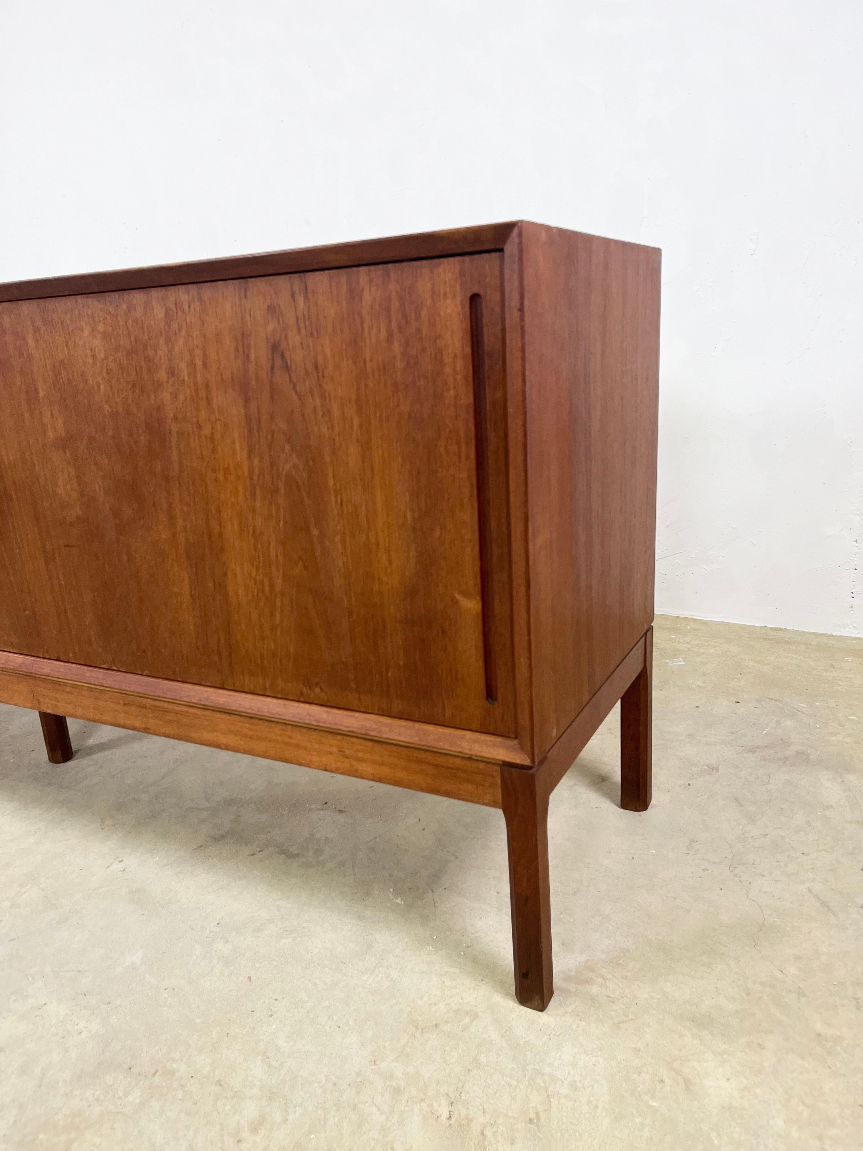 Sideboard in teak by Aksel Kjersgaard, Denmark - 1960s In Good Condition For Sale In Uccle, Bruxelles