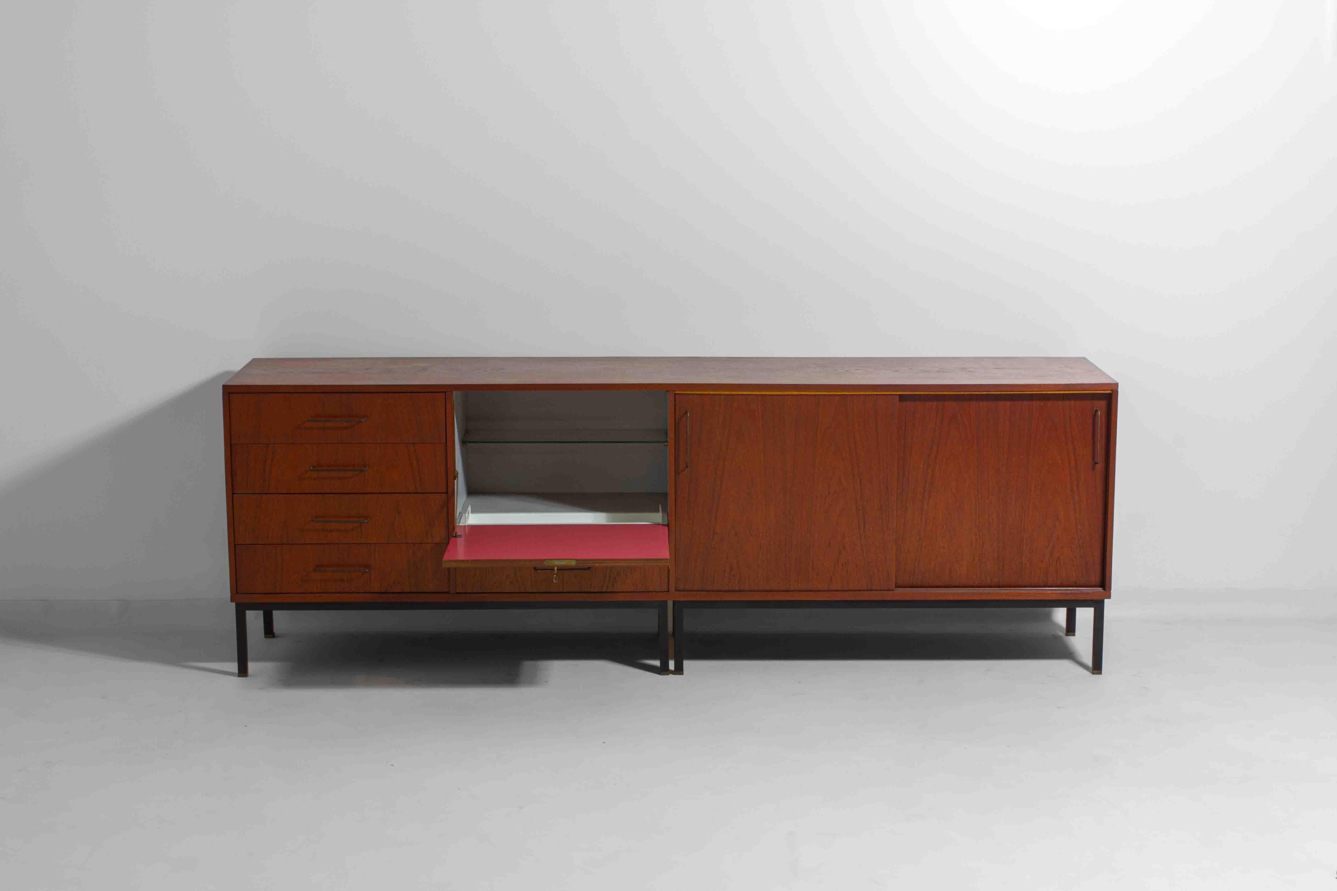 Mid-Century moderno Credenza in teak di C. Wulput, Belgio 1960 in vendita