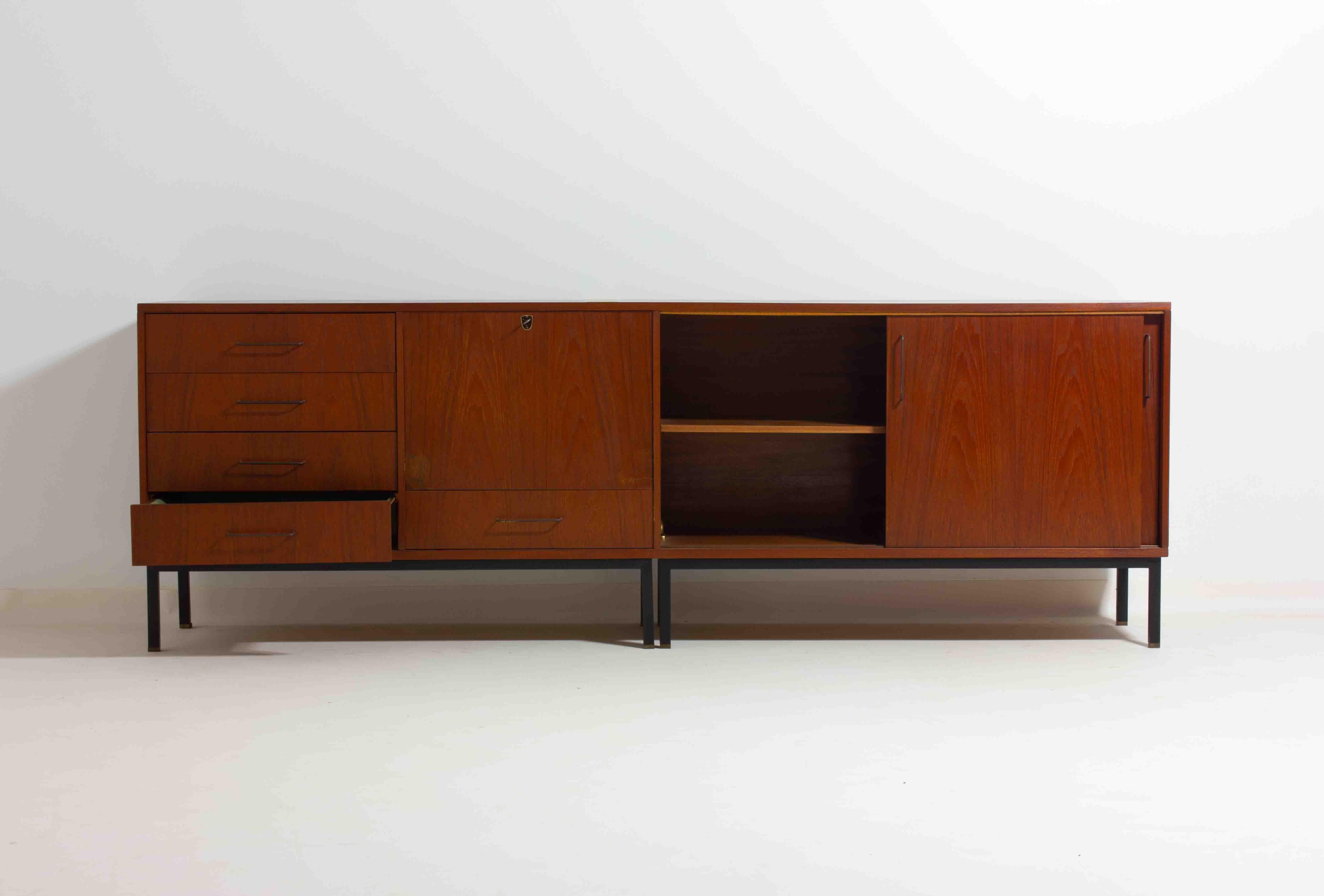 Teak Credenza in teak di C. Wulput, Belgio 1960 in vendita
