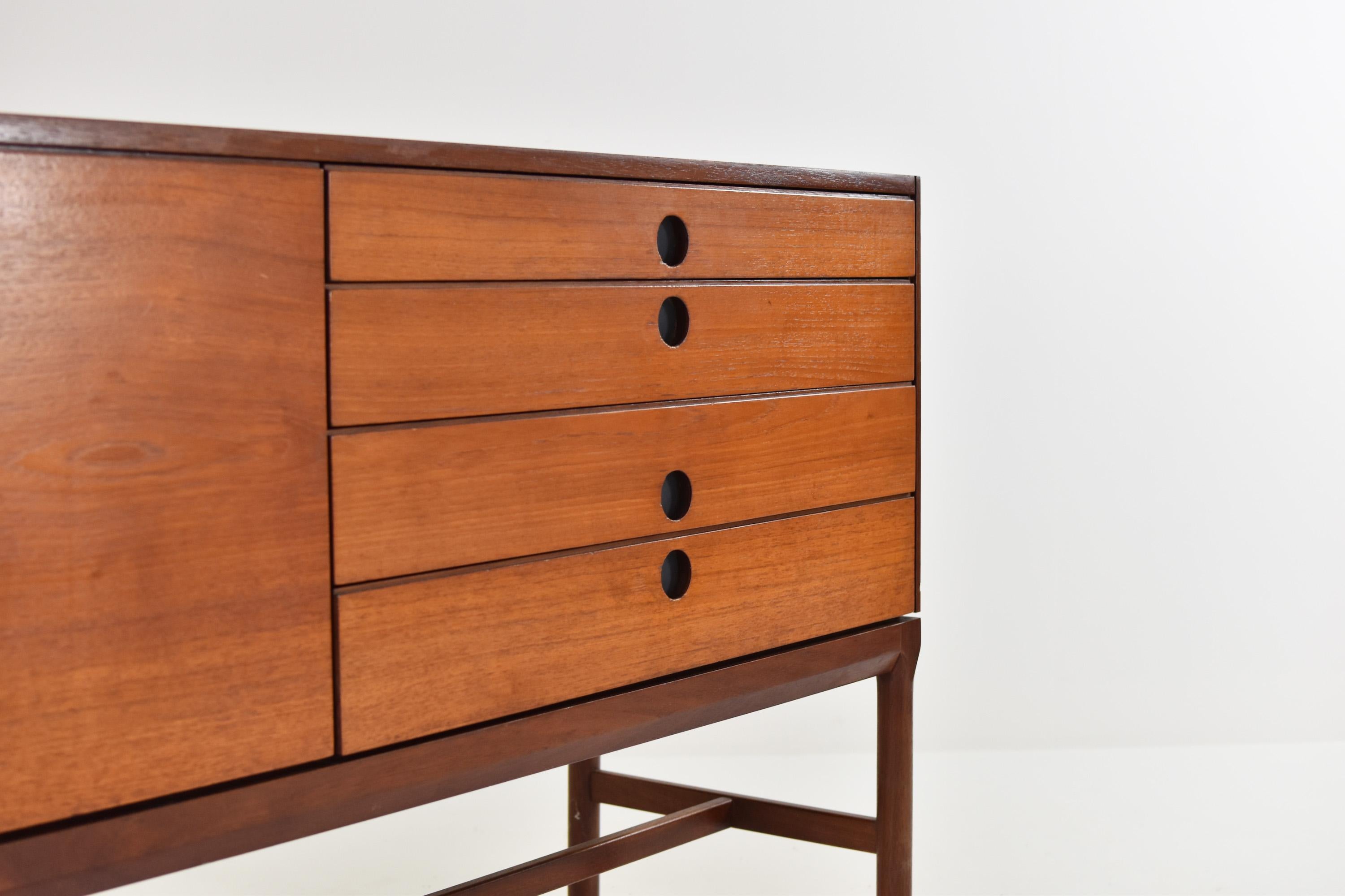 Sideboard in Teak by Philip Hussey for White & Newton, United Kingdom, 1969 In Good Condition In Antwerp, BE