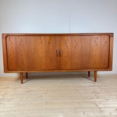 Sideboard in teak con ante a scomparsa, Danimarca 1960