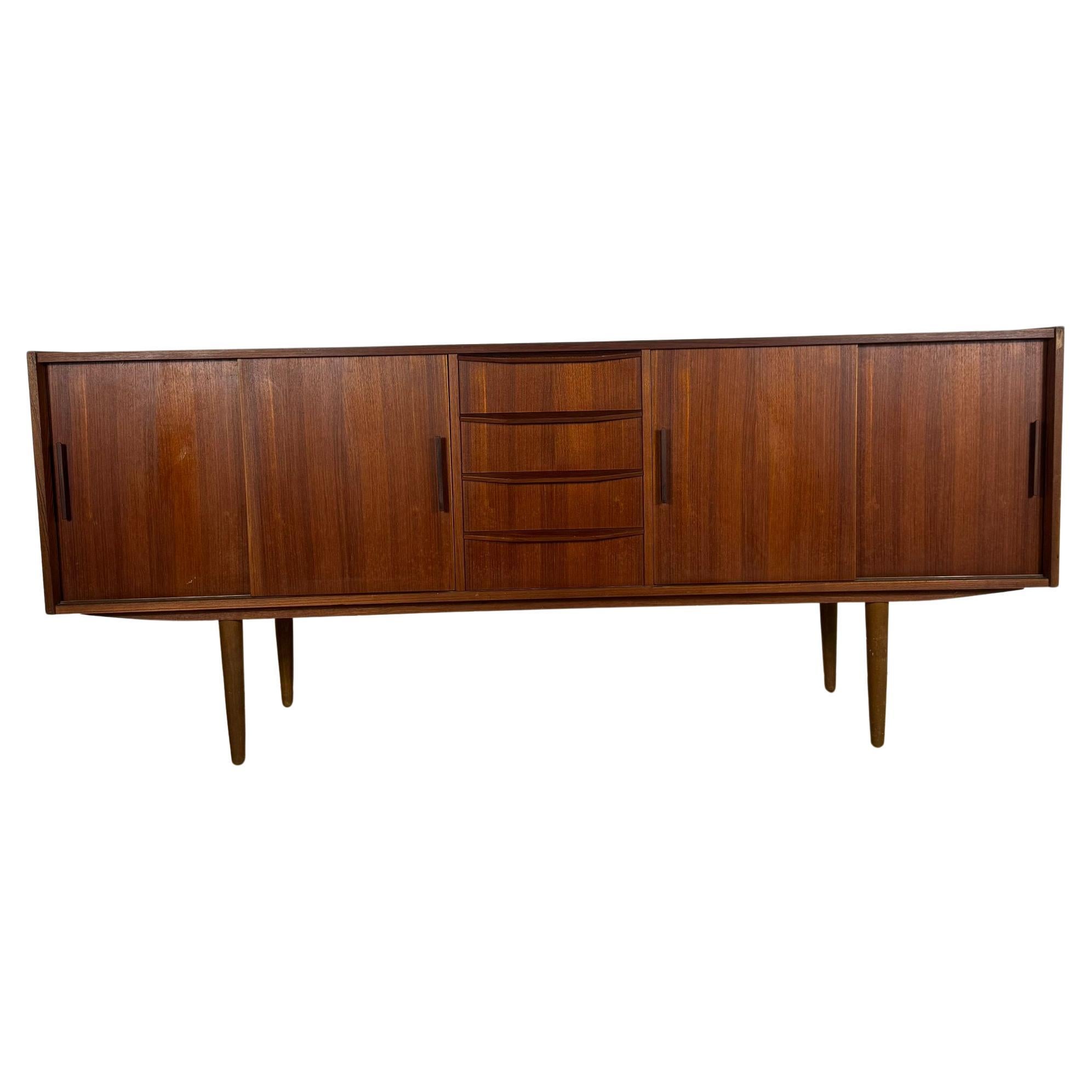 Credenza in teak con ante scorrevoli e Cassetti - Mid-Century