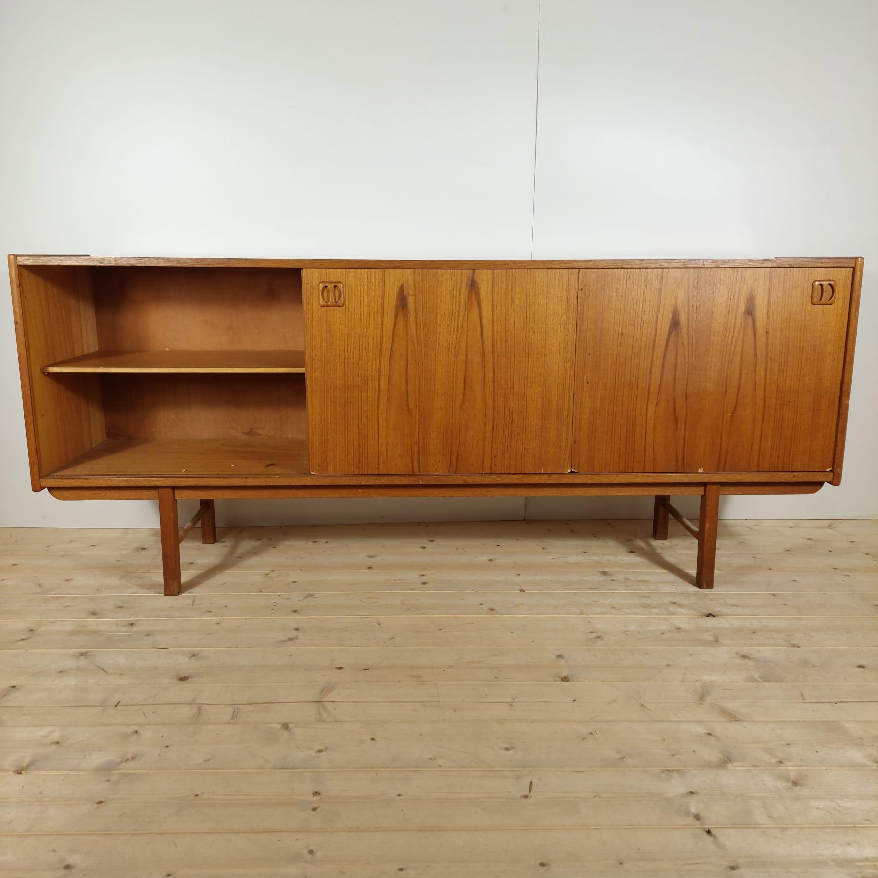Impiallacciato Sideboard in teak, Demark 1960 in vendita