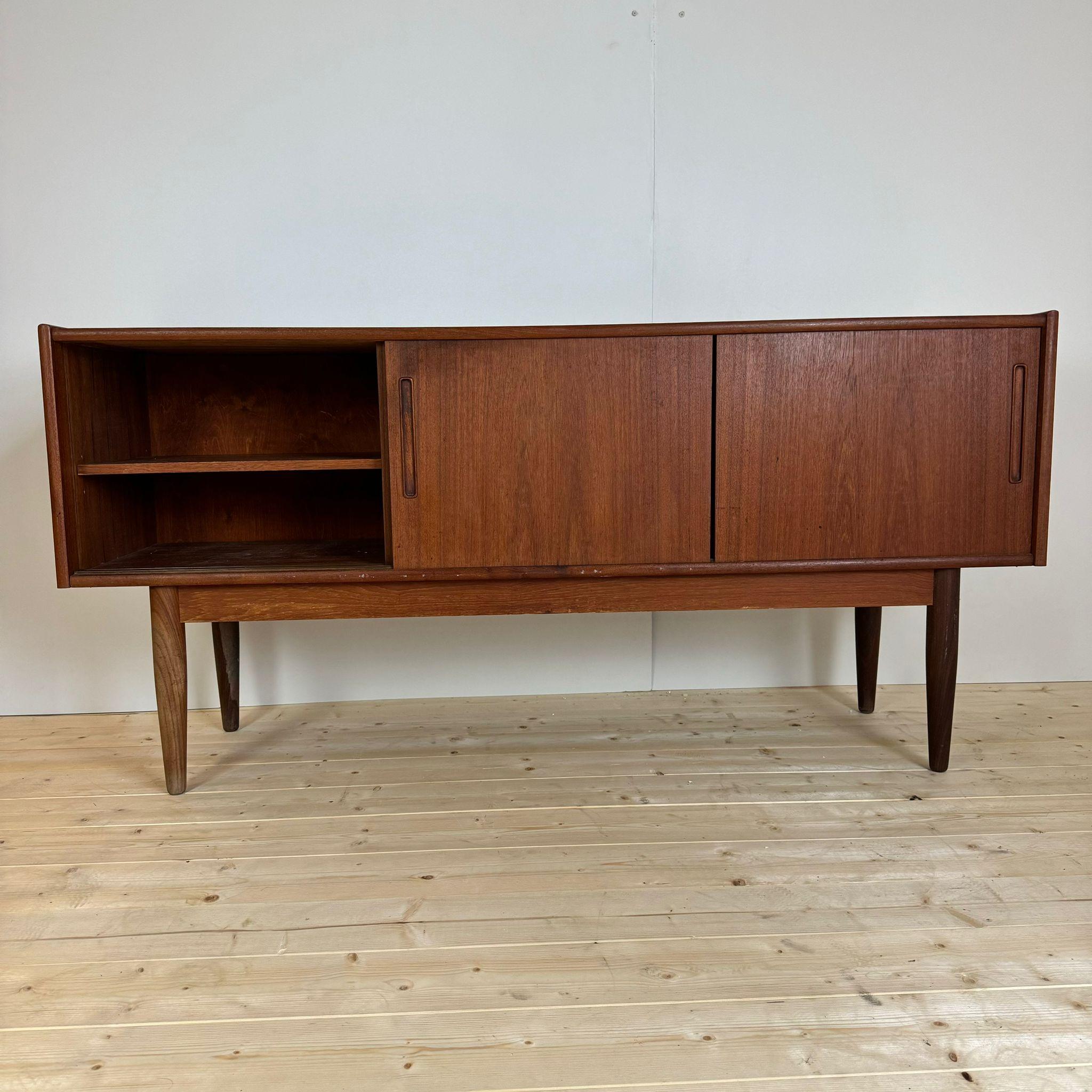 Sideboard aus Teakholz, Dänemark 1960 (Moderne der Mitte des Jahrhunderts) im Angebot