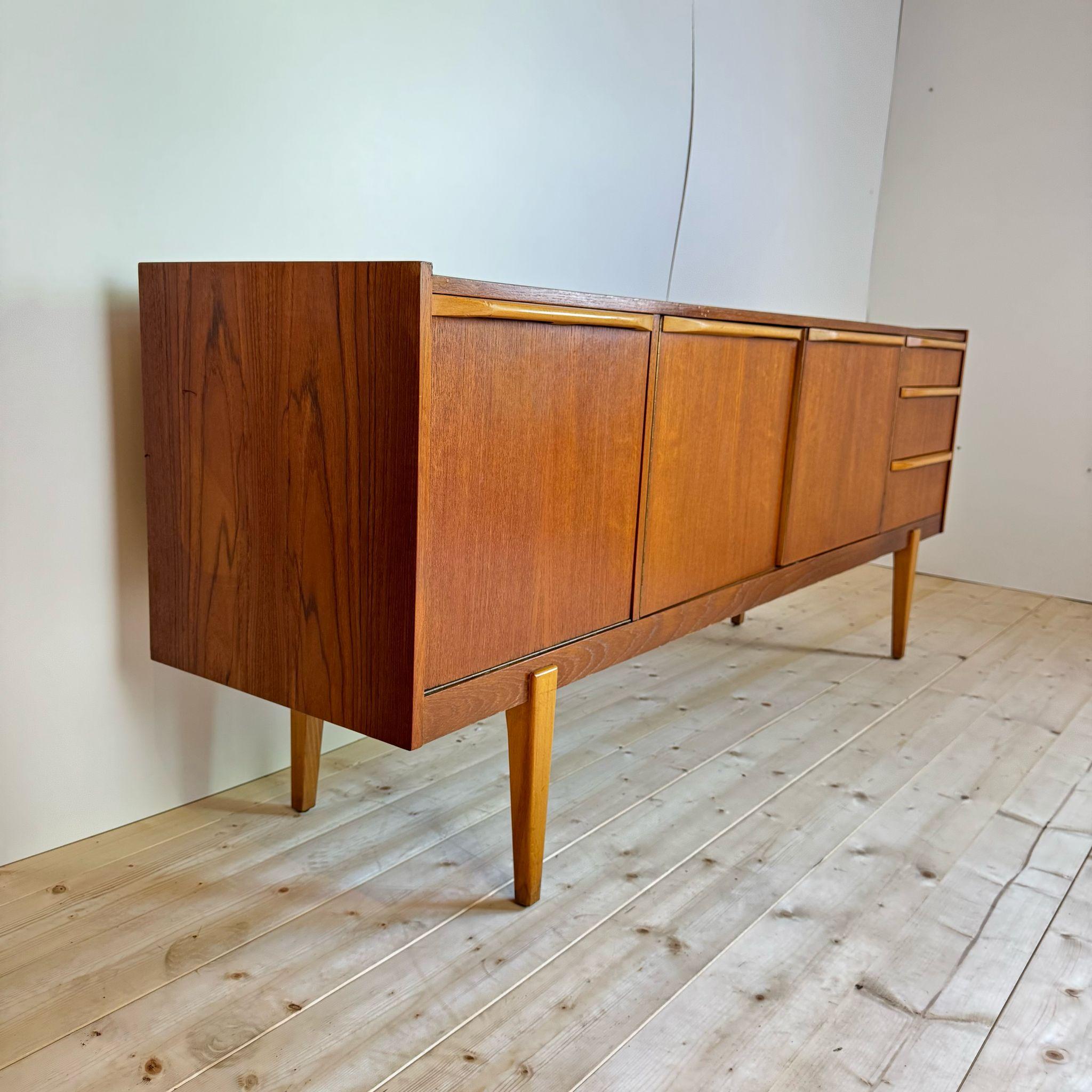 Sideboard in teak, Denmark 1960 In Good Condition For Sale In Torino, IT