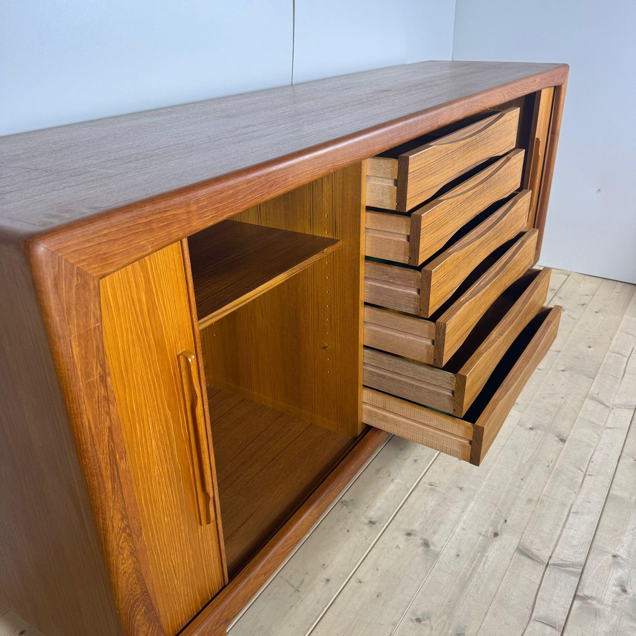 Impiallacciato Sideboard in teak, Denmark 1960 in vendita