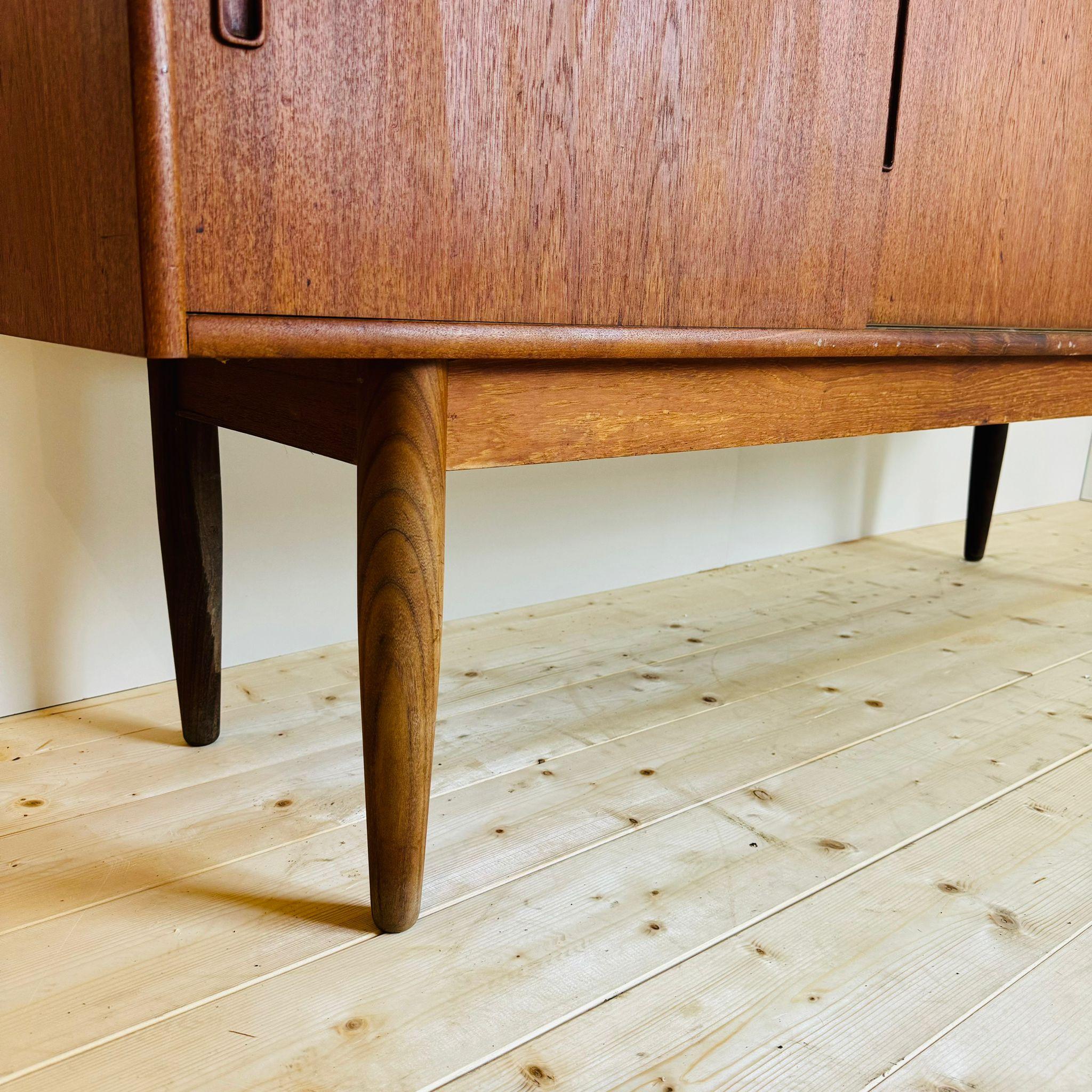 Sideboard aus Teakholz, Dänemark 1960 (Mid-20th Century) im Angebot