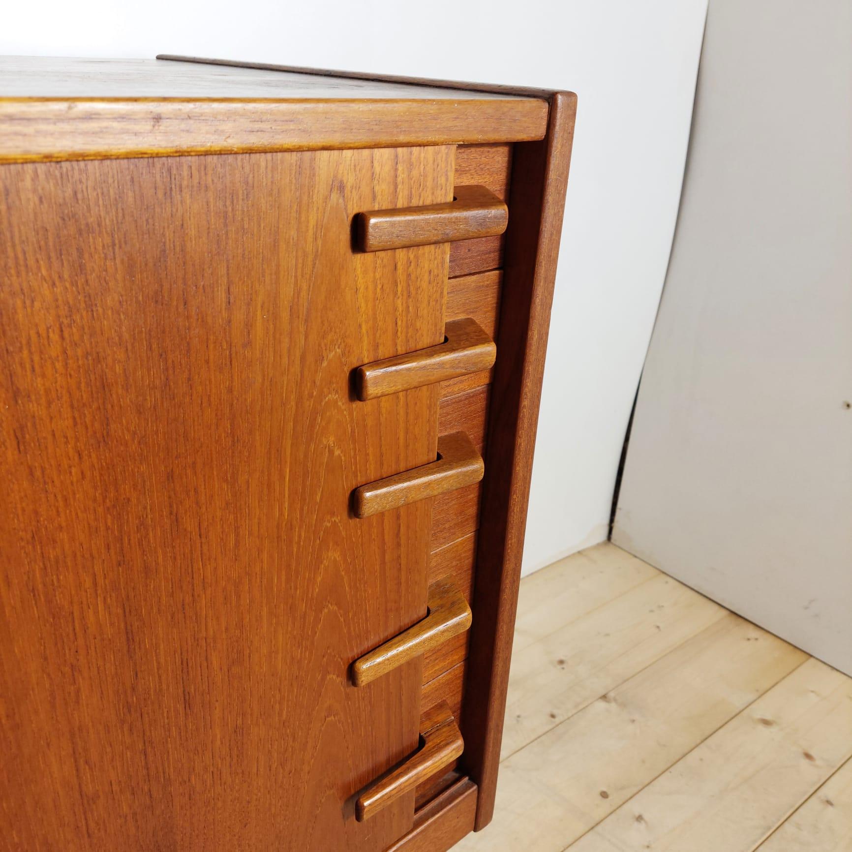 Impiallacciato Sideboard in teak, Denmark 1960s in vendita