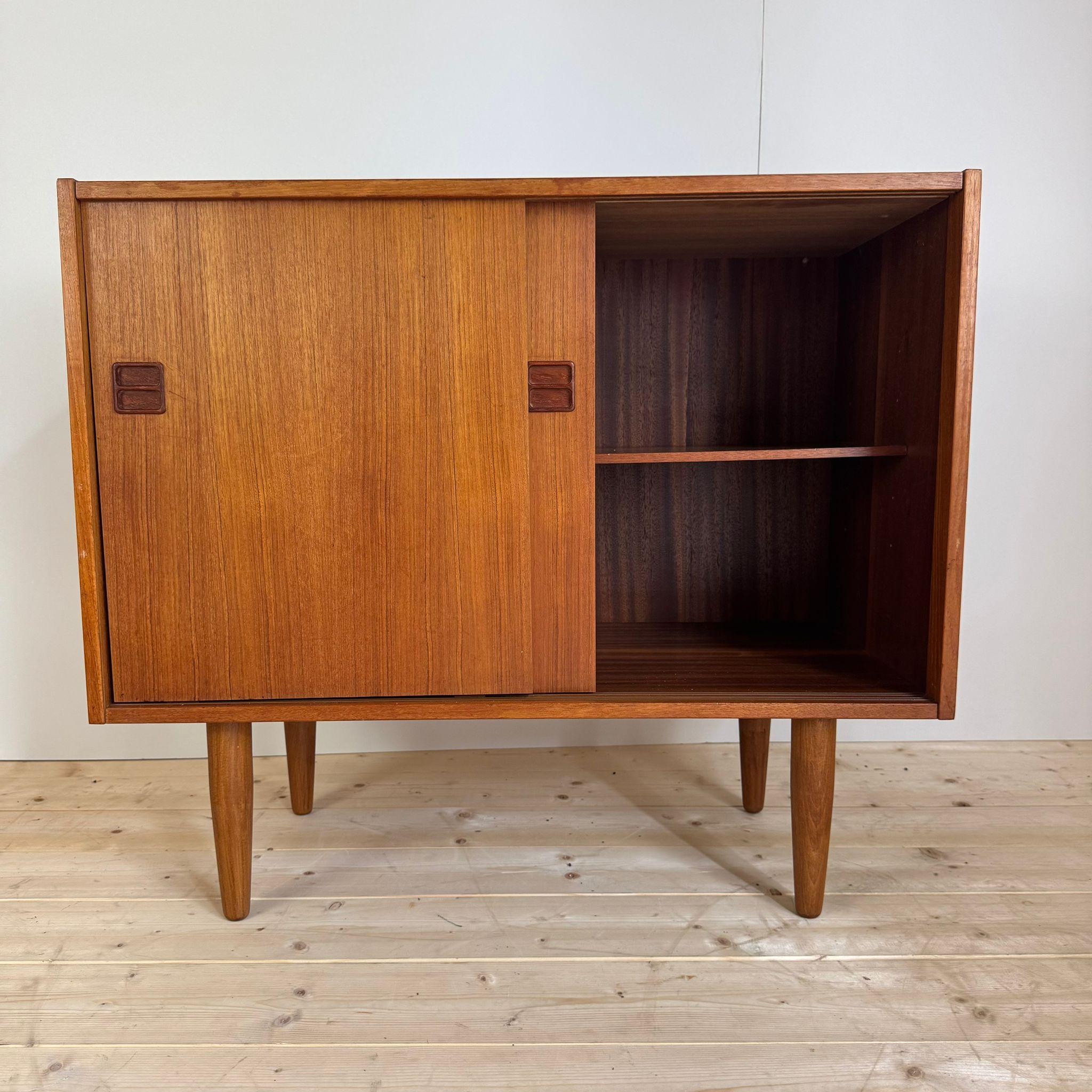 Sideboard in teak, Denmark 1960s In Good Condition For Sale In Torino, IT
