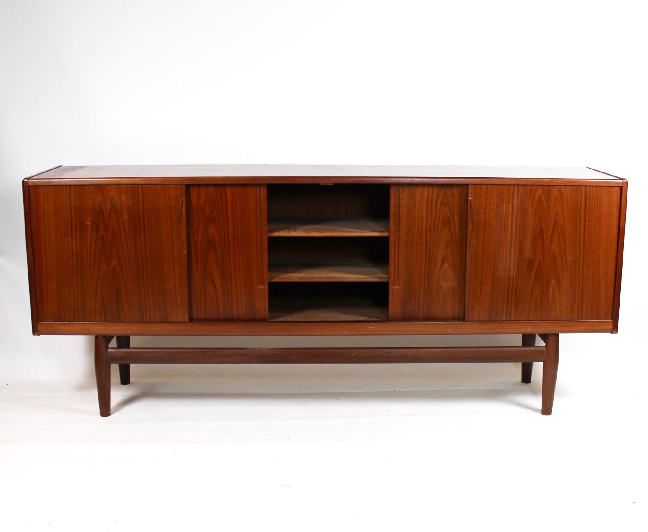 Exquisite Danish Design Sideboard in Teak from the 1960s: A striking testament to the elegance and craftsmanship of mid-century Danish furniture.

Crafted from teak, this sideboard embodies the iconic design principles of the 1960s Danish modern