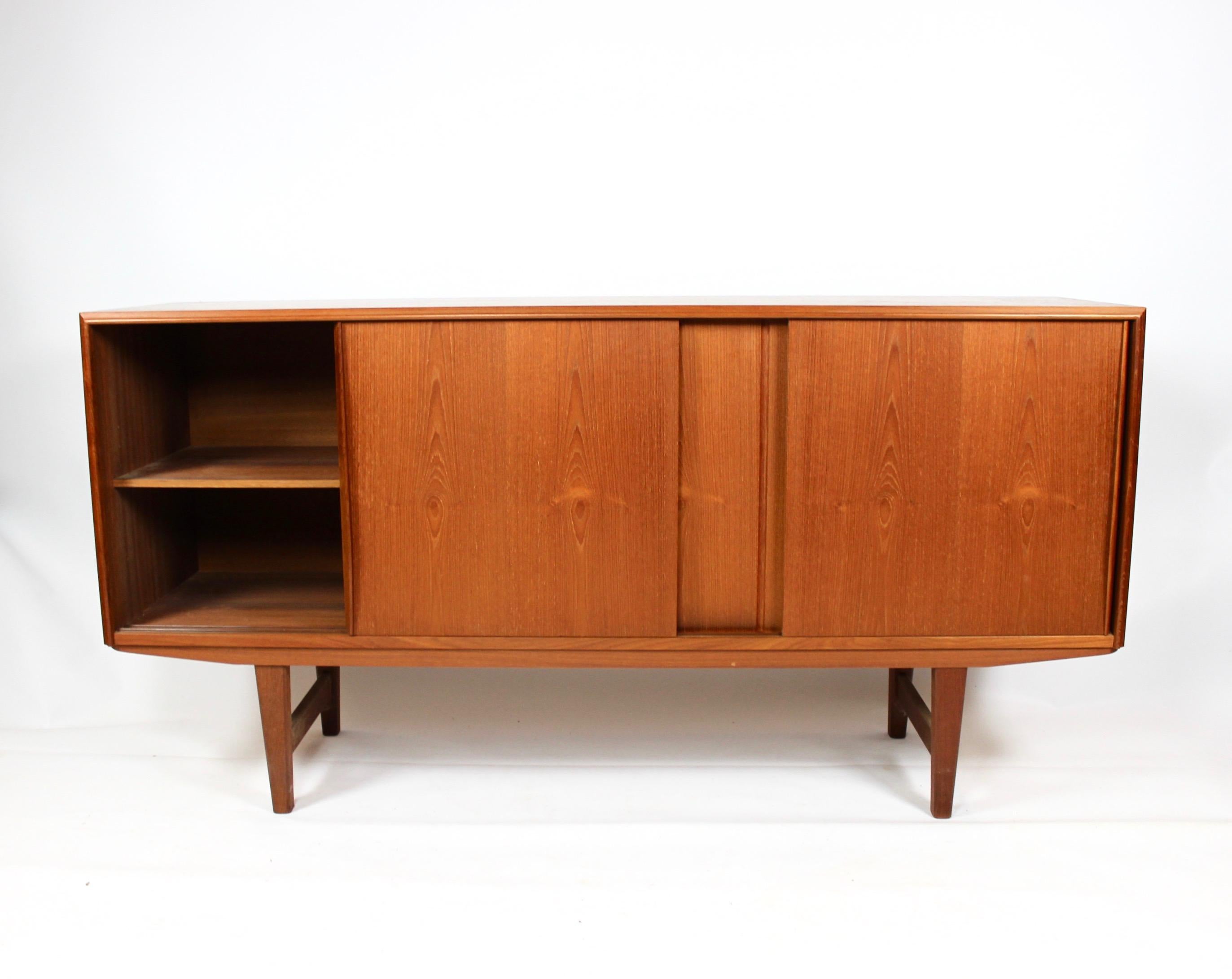 Sideboard in Teak of Danish Design from the 1960s In Good Condition For Sale In Lejre, DK