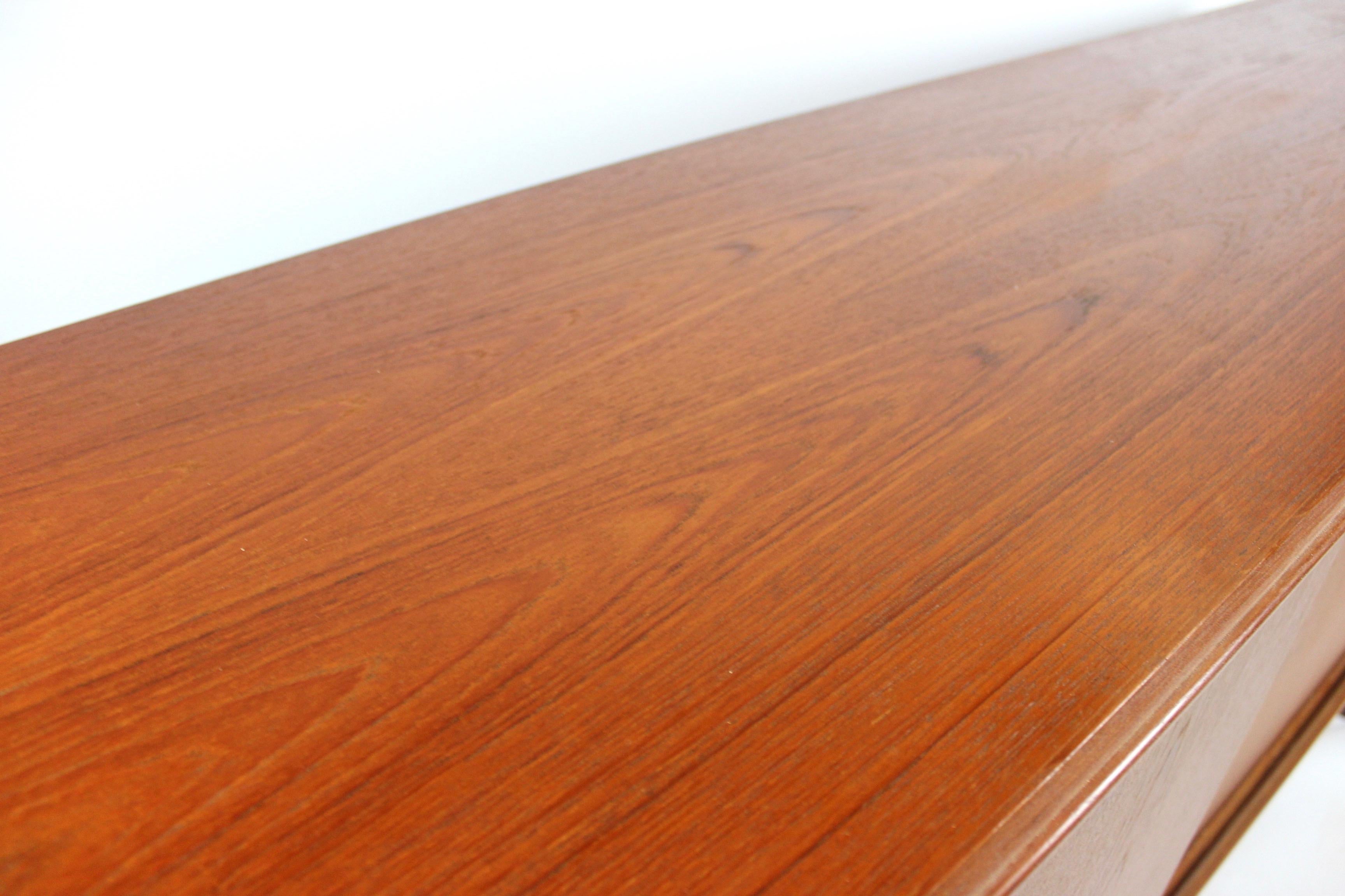 Sideboard in Teak of Danish Design from the 1960s For Sale 3