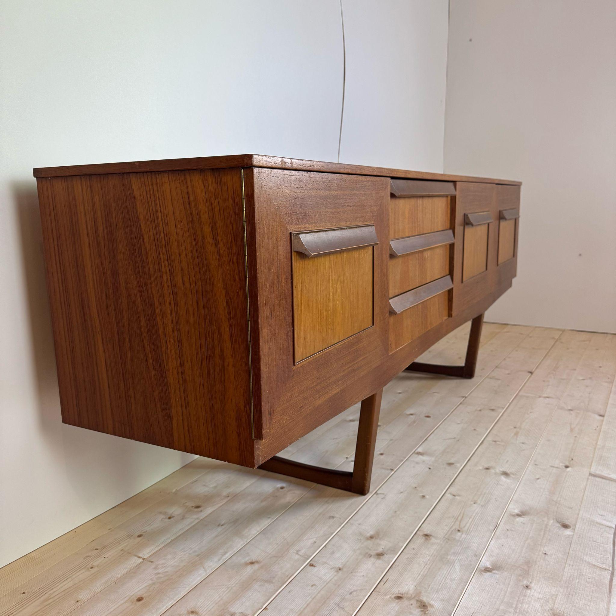 Sideboard aus Teakholz, UK 1960 (Furnier) im Angebot
