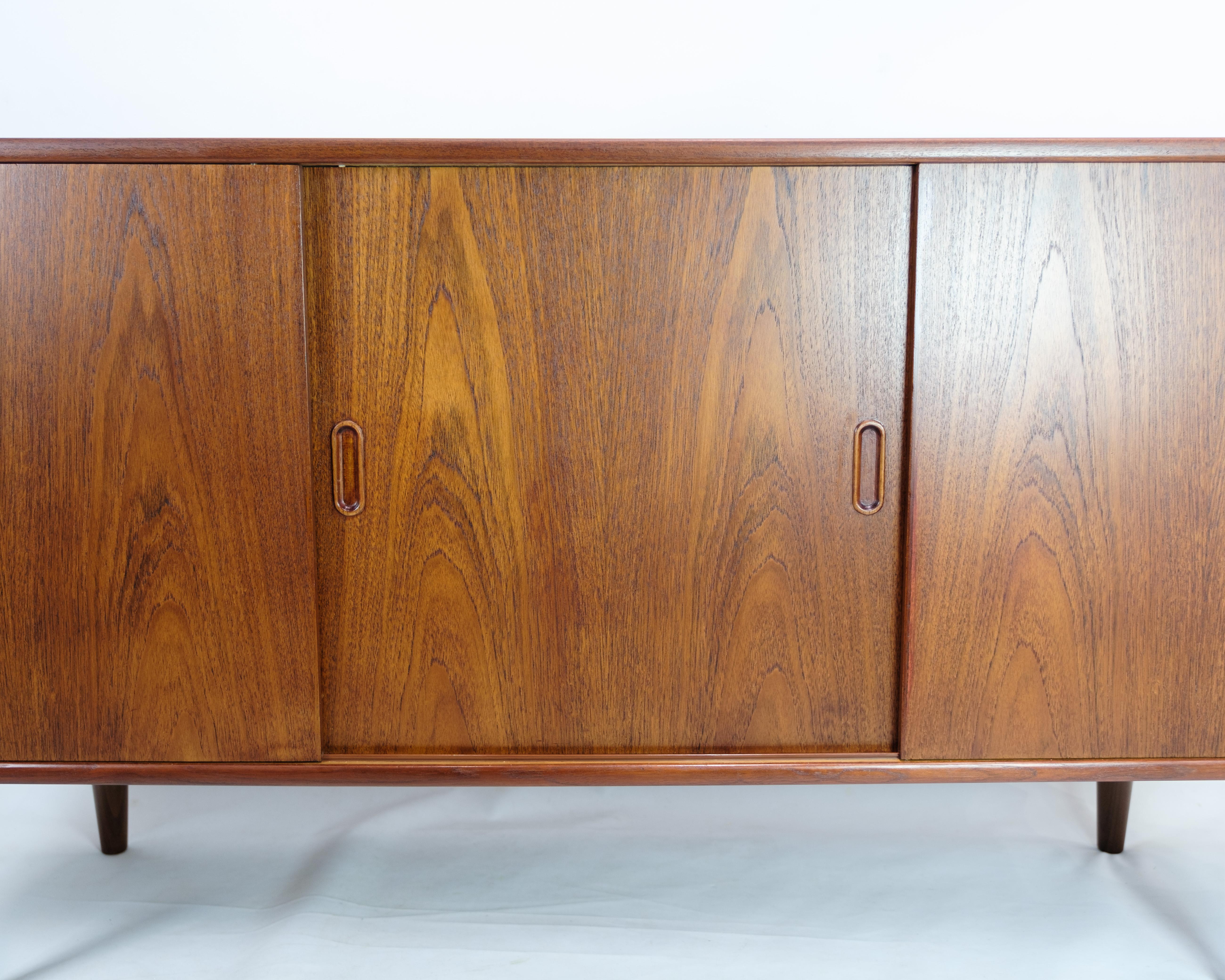 Sideboard in Teak Wood Of Danish Design from the 1960's  For Sale 4