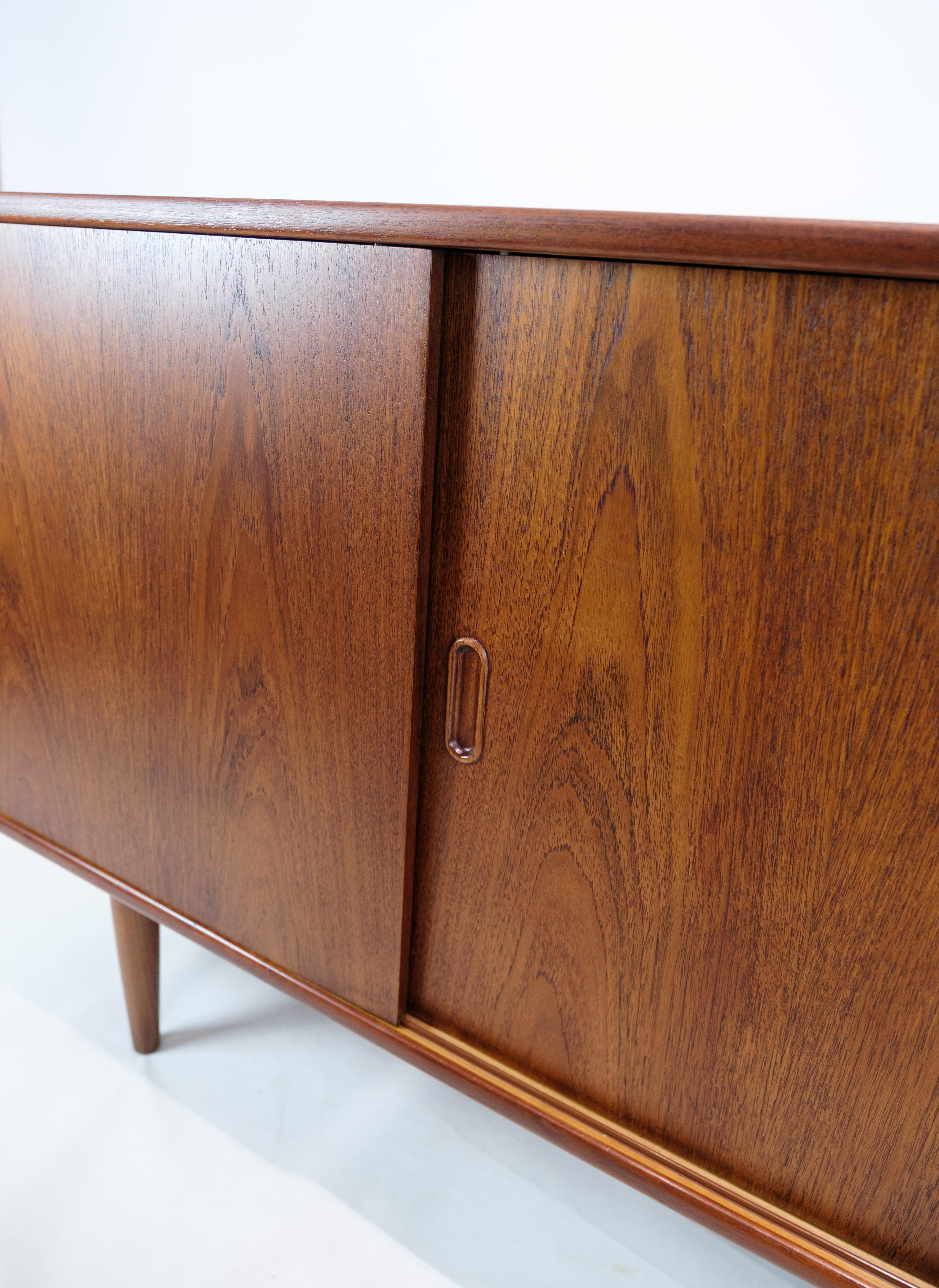Sideboard in Teak Wood Of Danish Design from the 1960's  For Sale 3