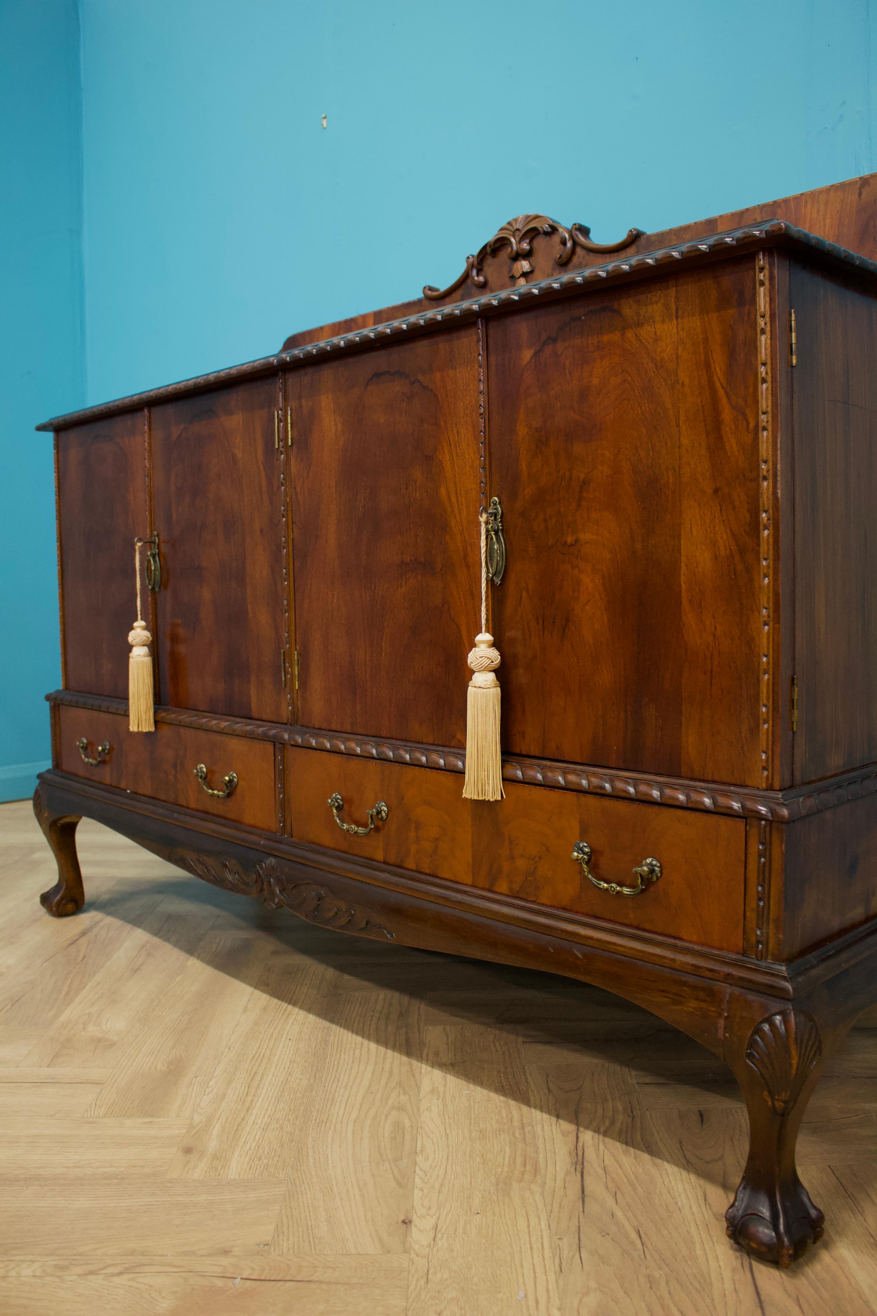 Sideboard in the manner of Chippendale, 1920s In Good Condition For Sale In South Shields, GB