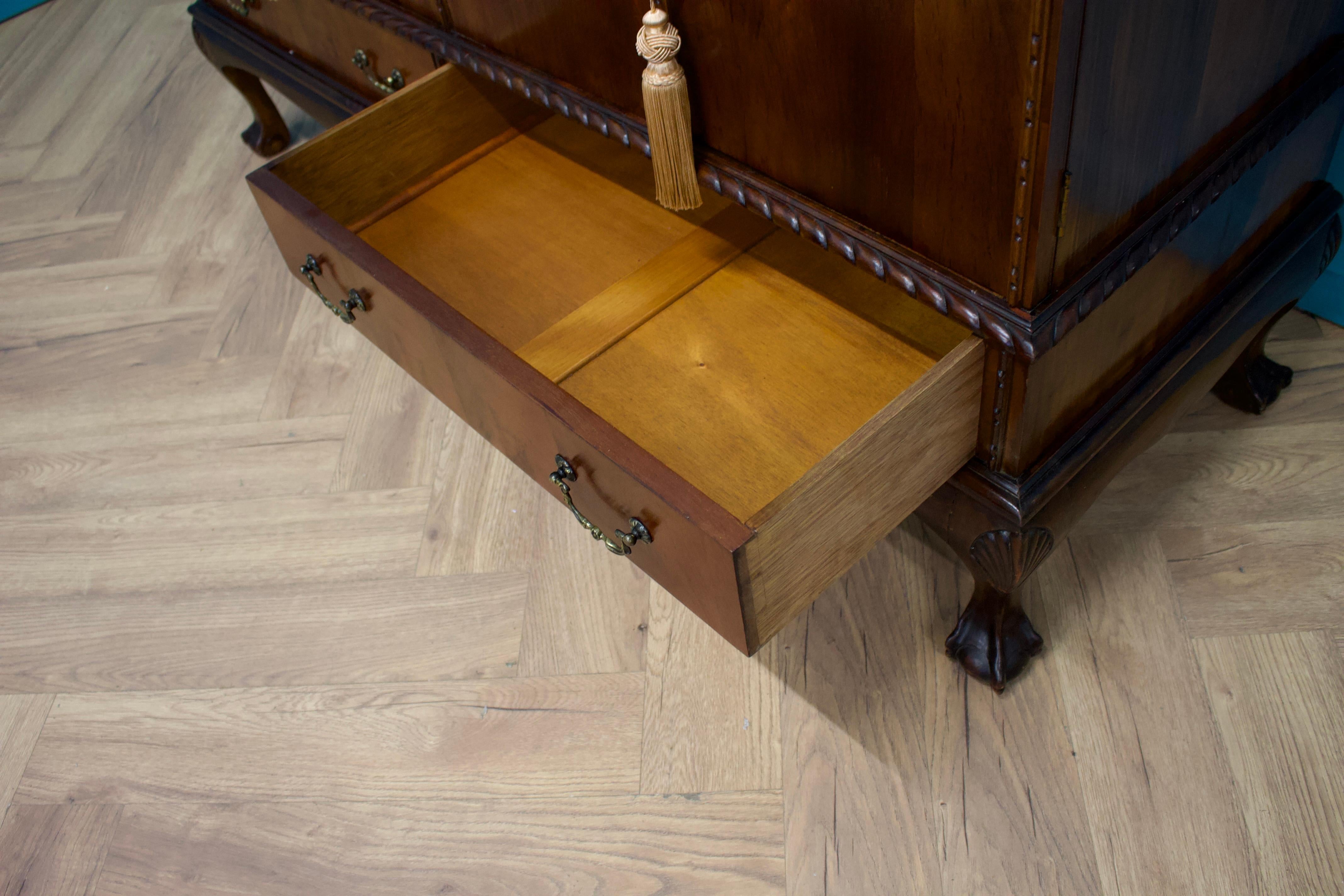 Sideboard in the manner of Chippendale, 1920s For Sale 1