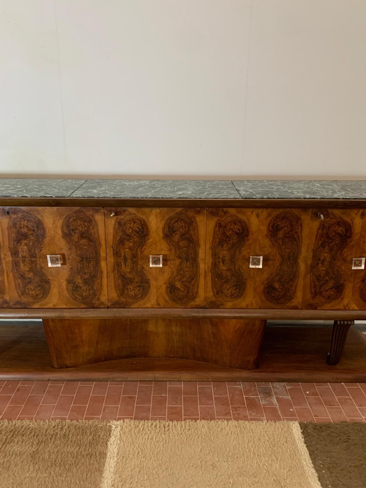 Sideboard in Walnut with Marble Top & Crystal Handles, 1940s In Good Condition For Sale In Montelabbate, PU