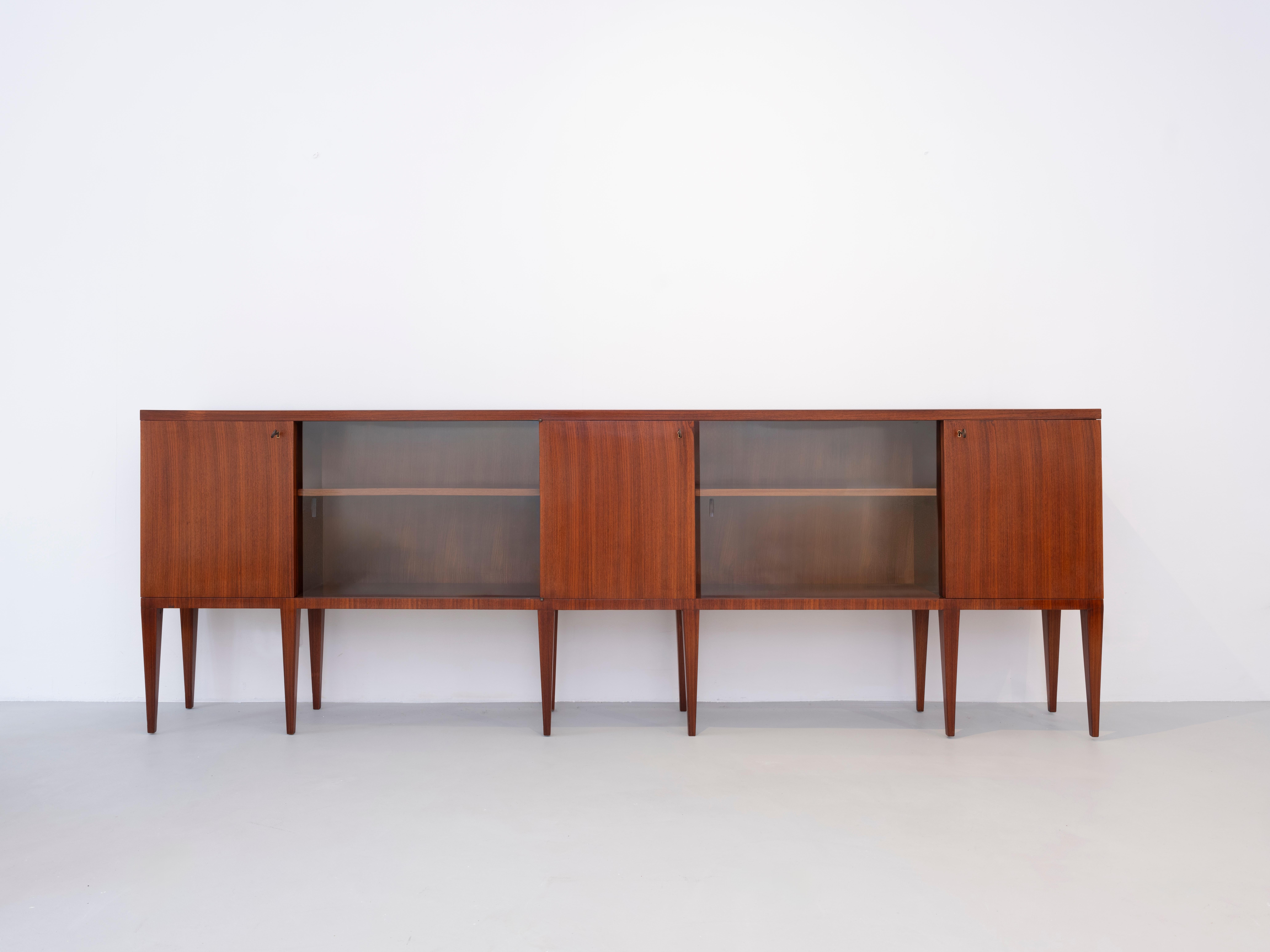 Mid-Century Modern Sideboard in Wood and Glass by Gio Ponti 1950s For Sale