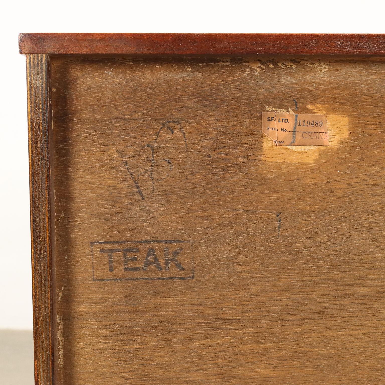 English 1960s teak sideboard For Sale 4