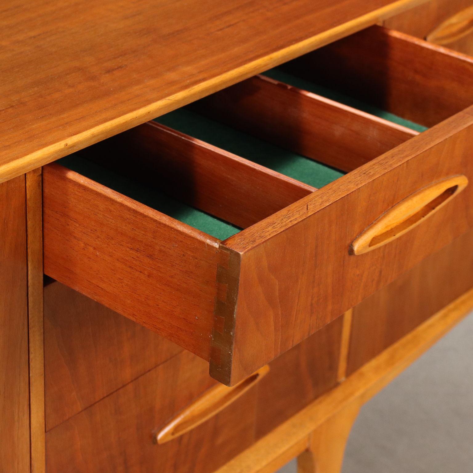 Sideboard Inglese, Anni 60 restaurato In Excellent Condition For Sale In Milano, IT