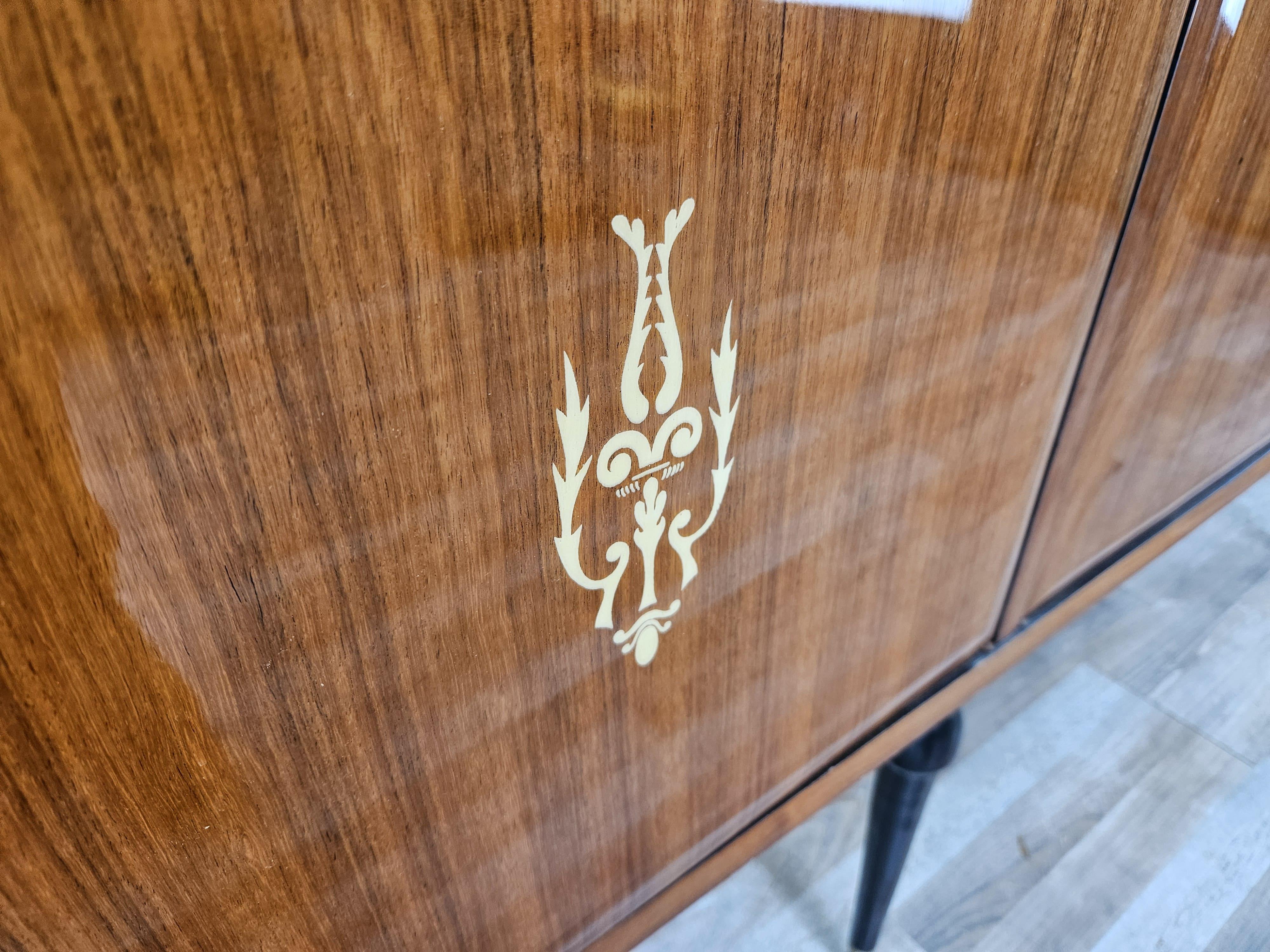 Italian mahogany sideboard from the mid-1960s with glass top For Sale 4