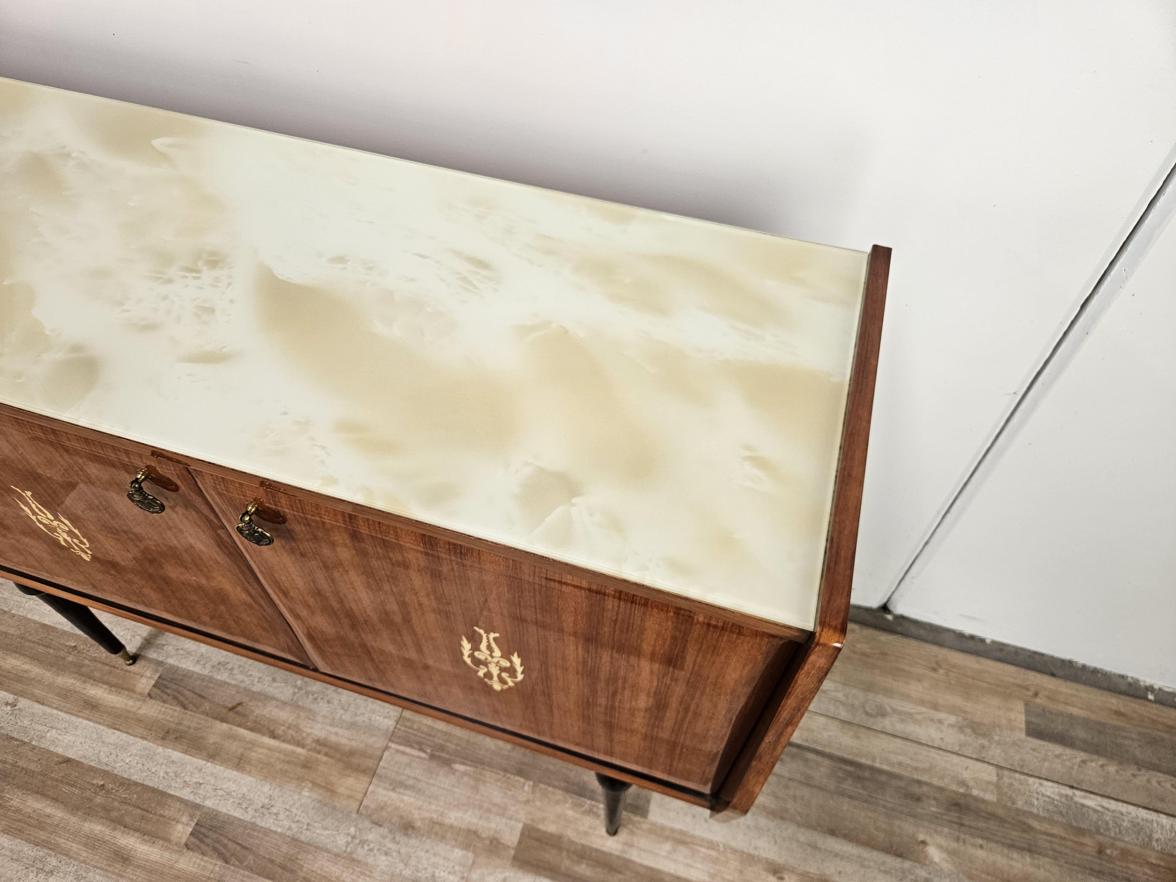 Italian mahogany sideboard from the mid-1960s with glass top For Sale 1