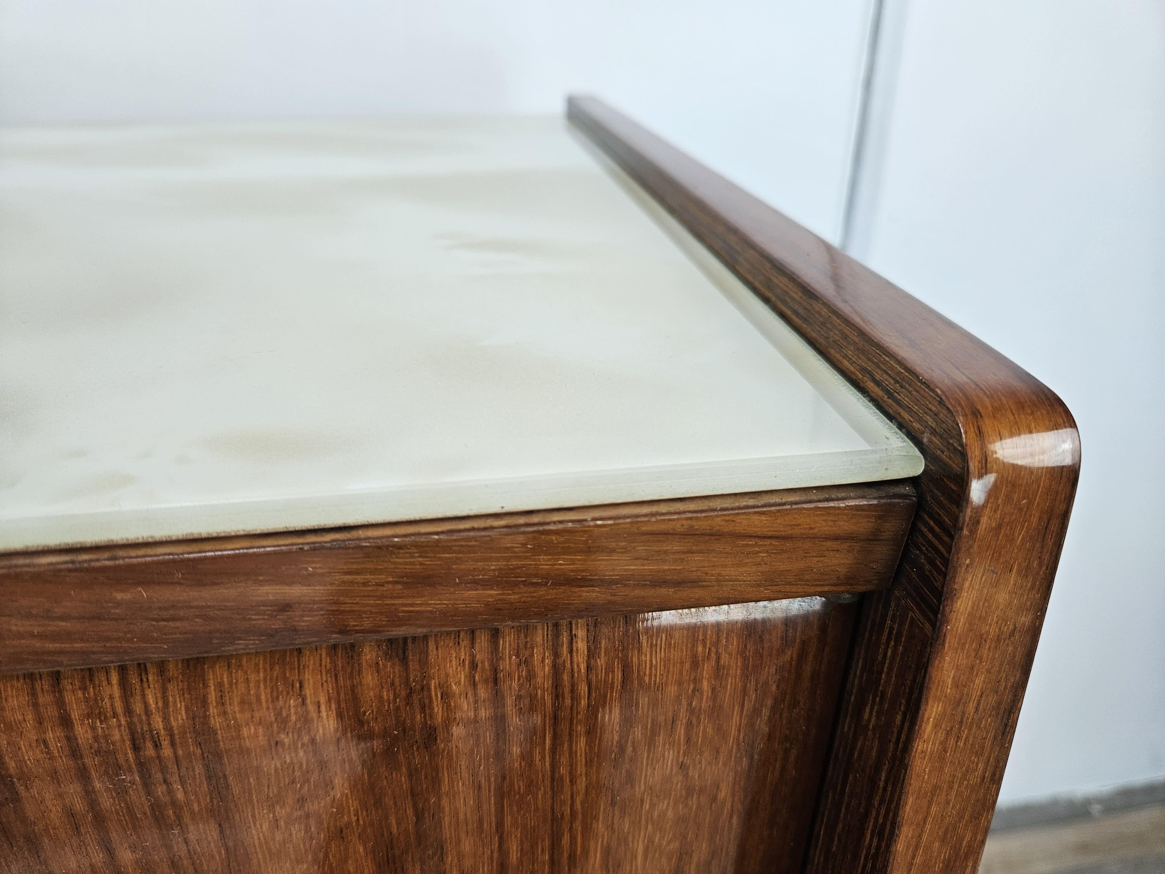 Italian mahogany sideboard from the mid-1960s with glass top For Sale 2