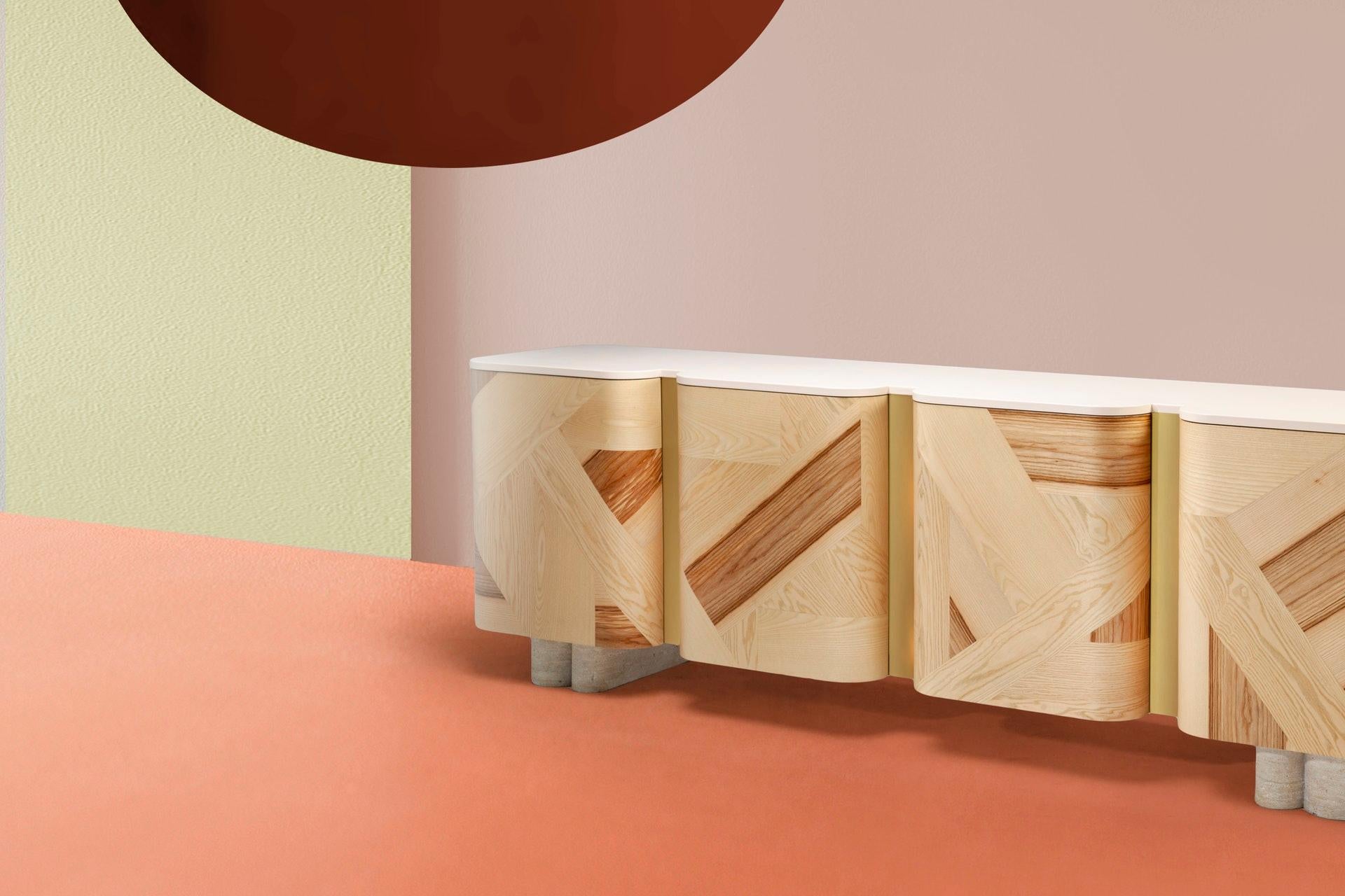 Buffet DOOQ Kisho avec marqueterie de bois de frêne d'olivier, détails en laiton et pieds en marbre Neuf - En vente à Lisbon, PT