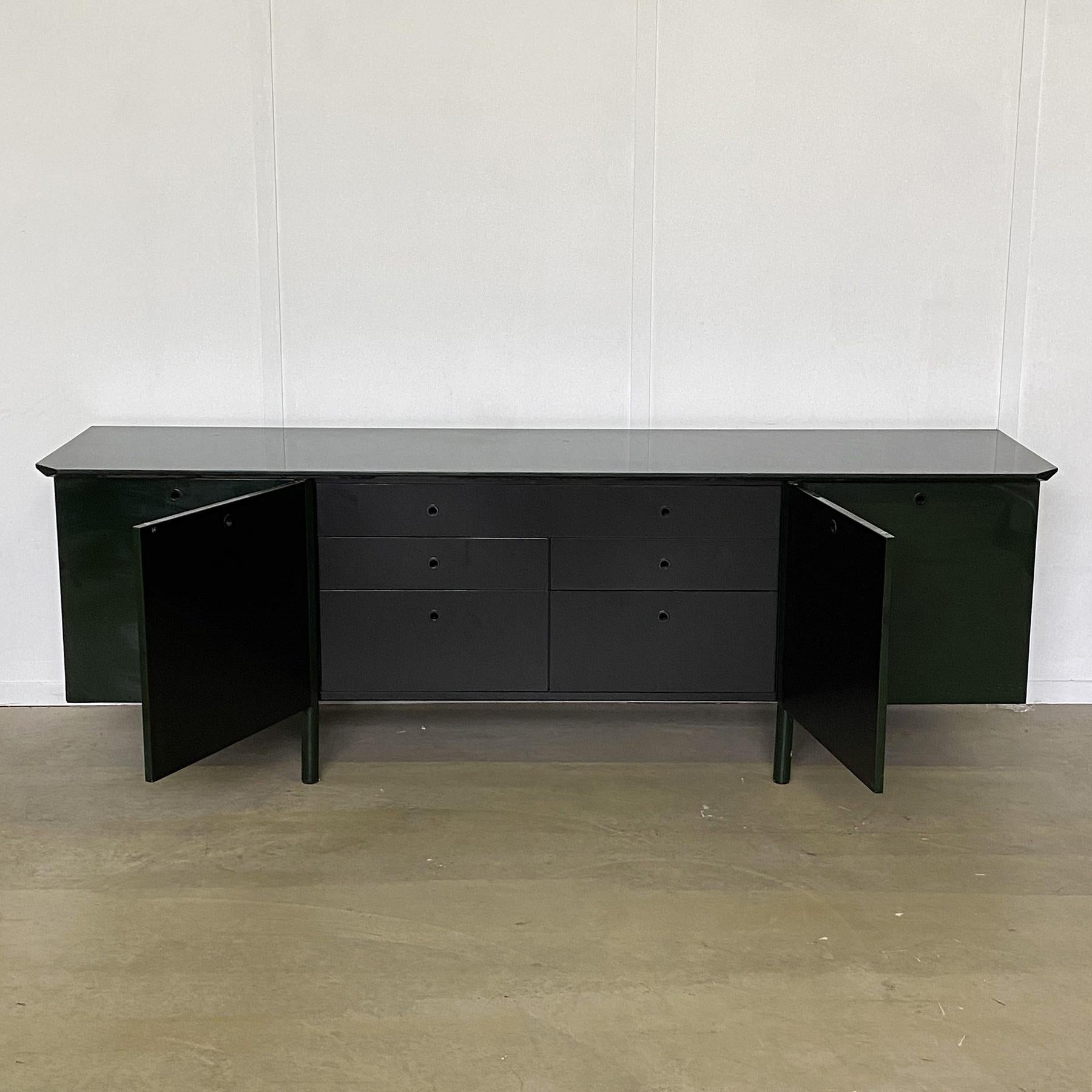 Sideboard lacquered 1970s Giotto Stoppino For Sale 6