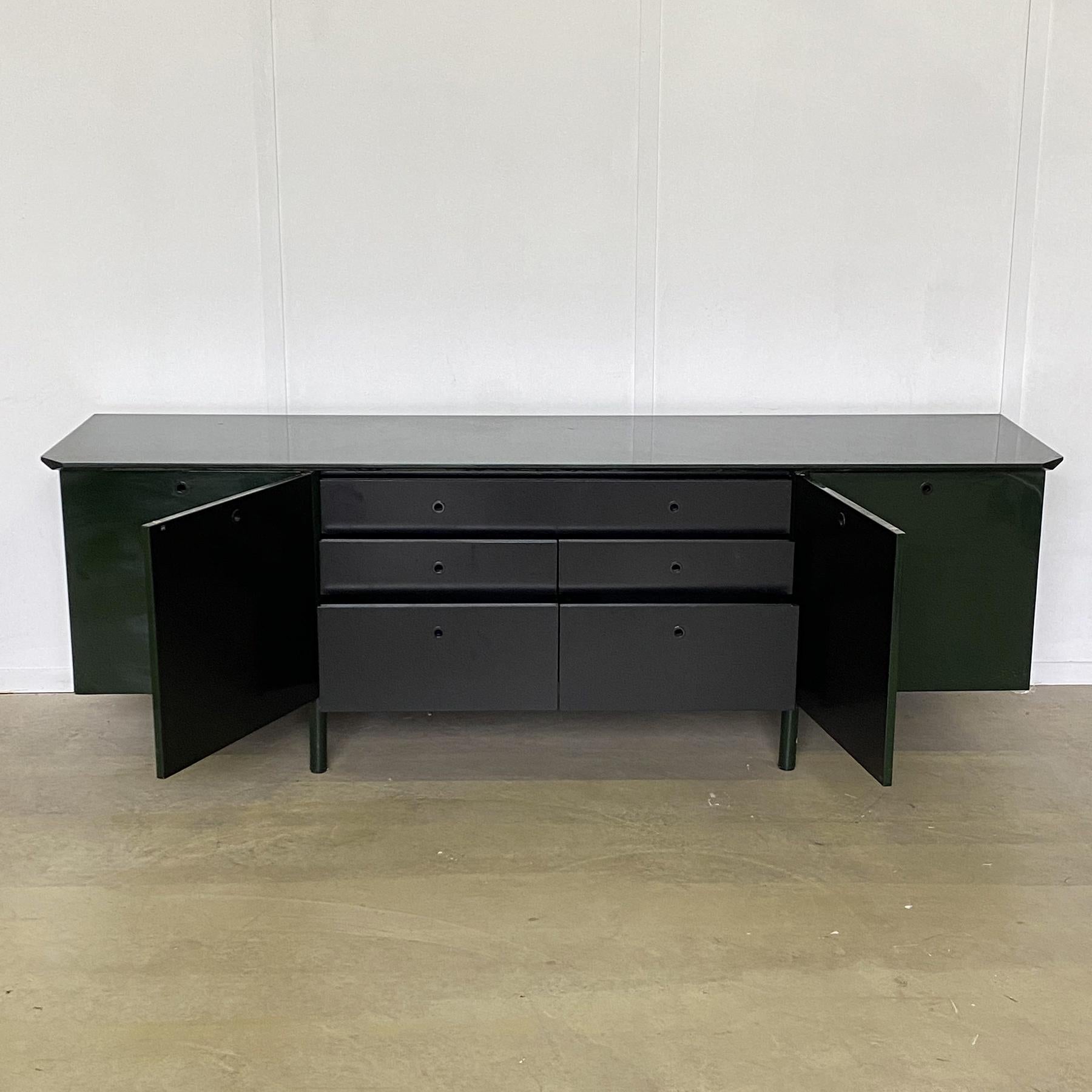 Sideboard lacquered 1970s Giotto Stoppino For Sale 8