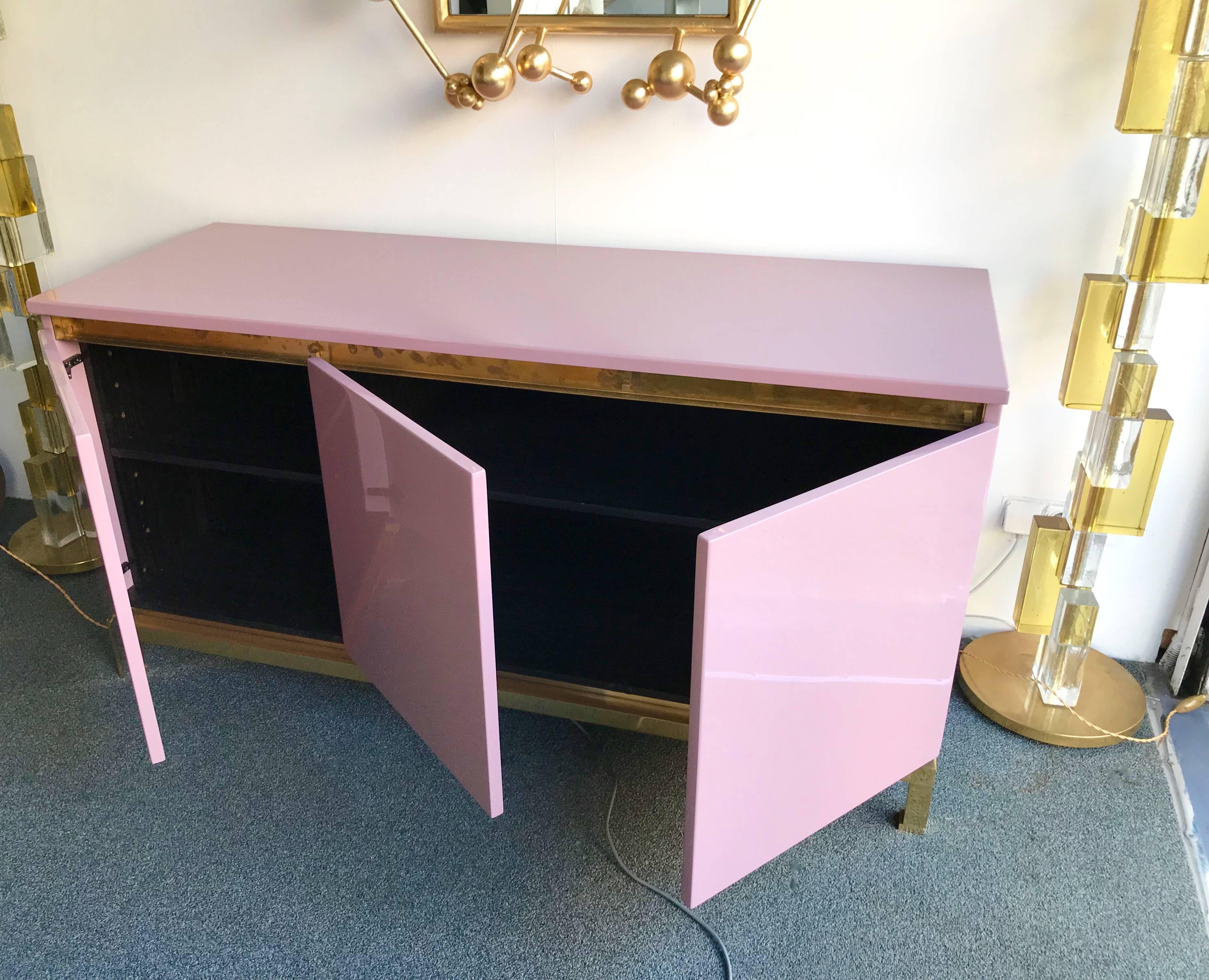 Rare sideboard, buffet or dresser three doors in light purple Parma lacquer, full brass feet, interior in plated dark mahogany wood by the French designer Guy Lefèvre for Maison Jansen, Paris.
