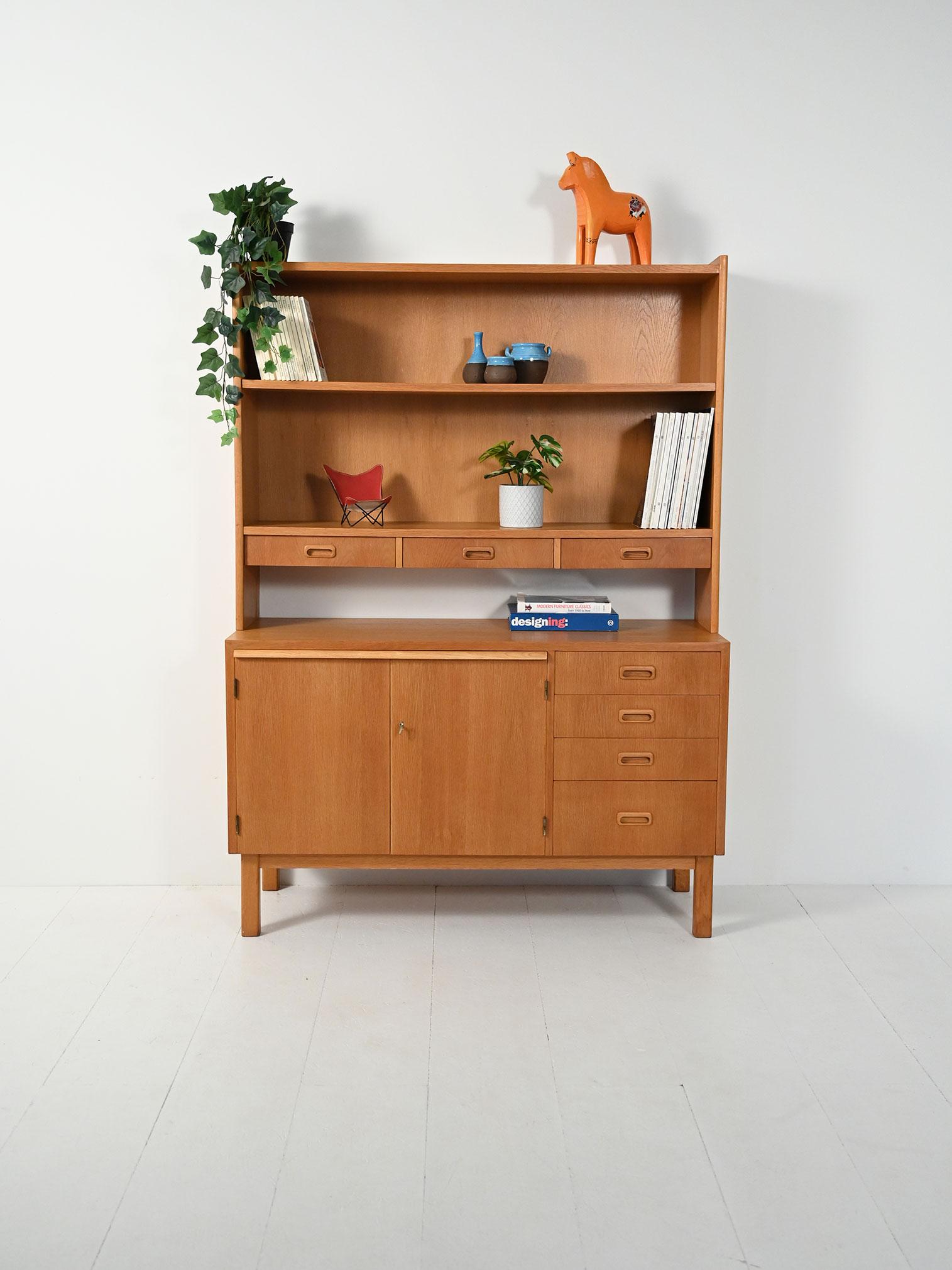 Sideboard-libreria scandinava in rovere, anni ’60 Escandinavo moderno en venta