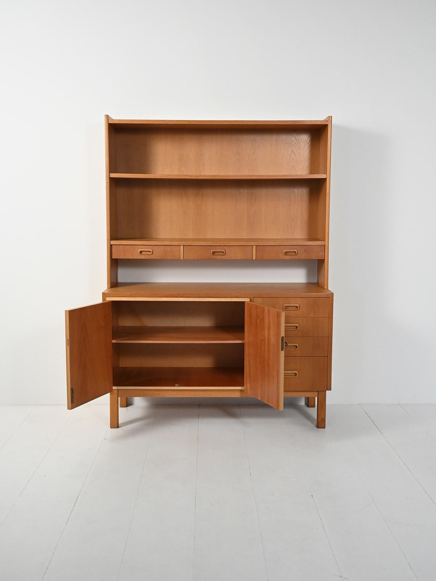 Sideboard-libreria scandinava in rovere, anni ’60 Escandinavo en venta