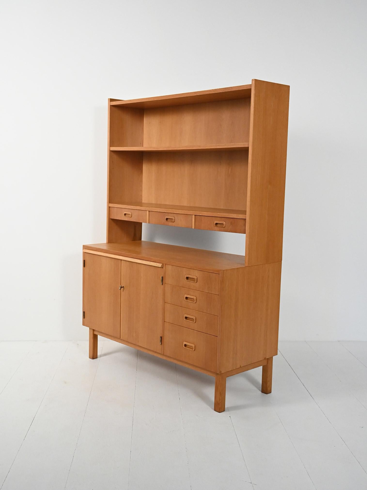 Sideboard-libreria scandinava in rovere, anni ’60 mediados del siglo XX en venta
