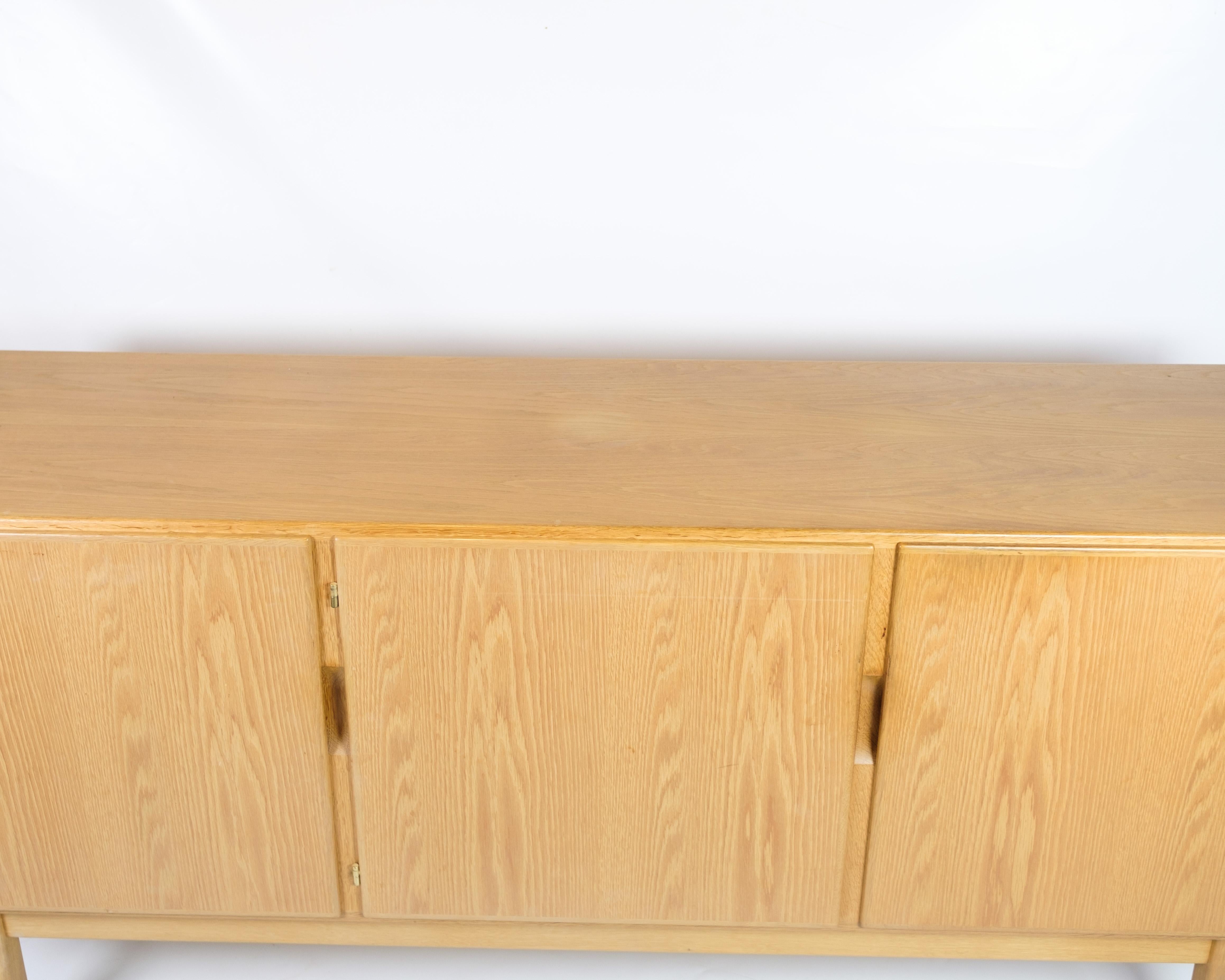 Sideboard aus Oak Wood im dänischen Design der 1960er Jahre im Angebot 4