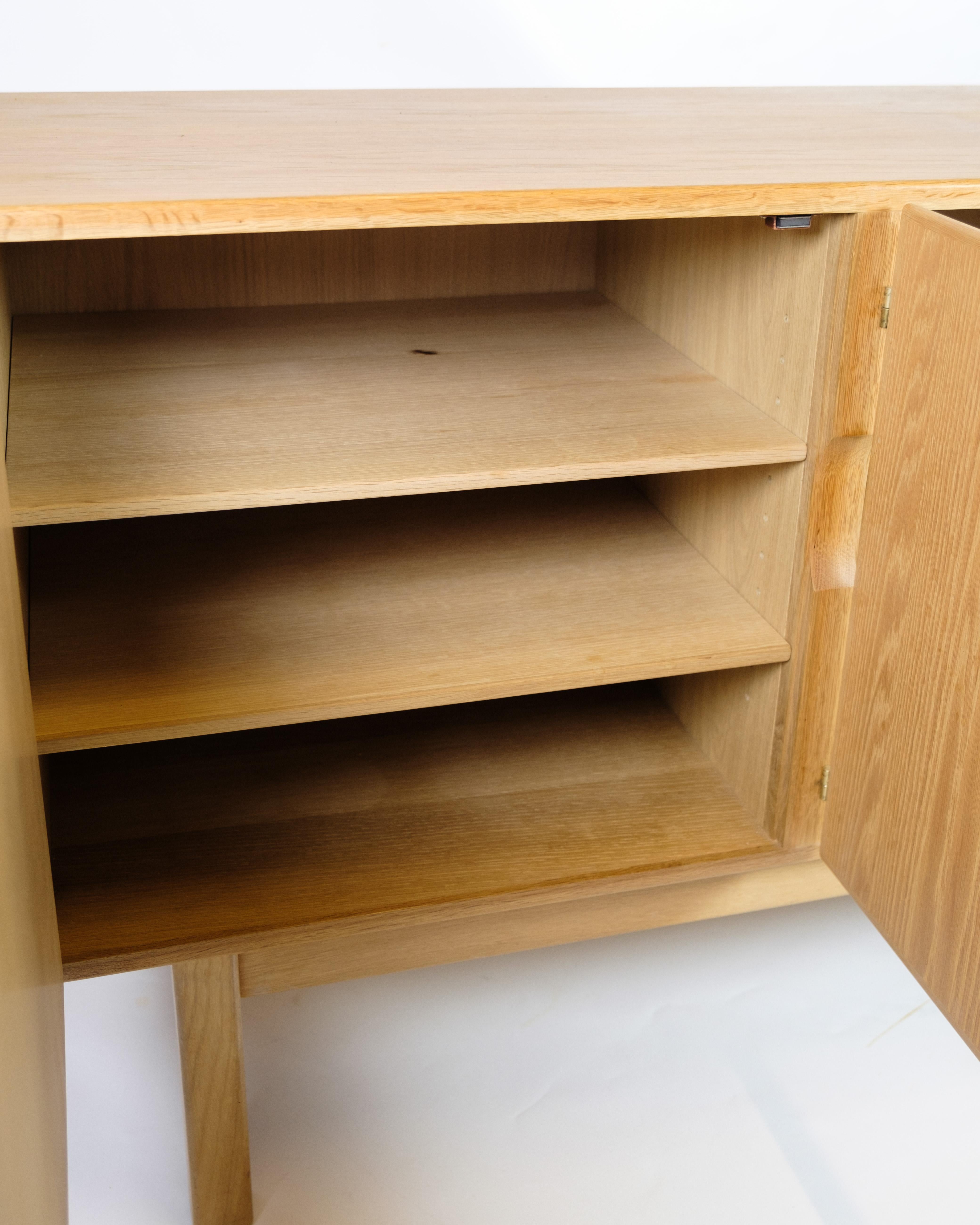Sideboard aus Oak Wood im dänischen Design der 1960er Jahre (Mitte des 20. Jahrhunderts) im Angebot